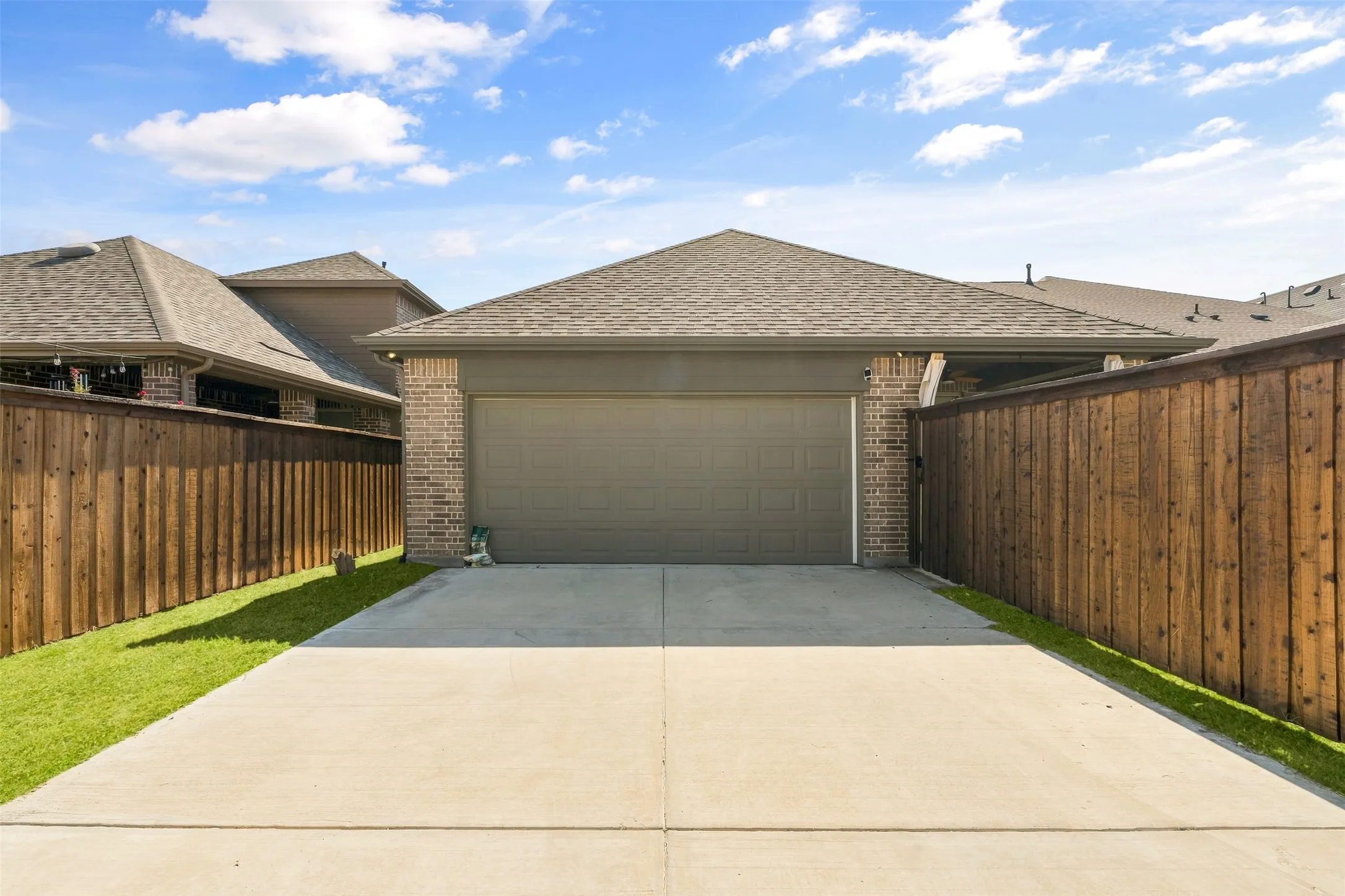 Single Family Residence For Sale in Tarrant County , 4320 Smokey Quartz Lane, Arlington, Texas 76005, 4 Bedroom, 3 Bathroom, 2 Garage spaces, 2,612 Sqft, built in 2022, mls#21373716, Real Estate Agent in Arlington, Homes For Sale in Tarrant county, Homes For Sale in Arlington, Realtor in Arlington Texas, Real Estate Brokerage Independent Realty Texas, Luminita Cordes Realtor