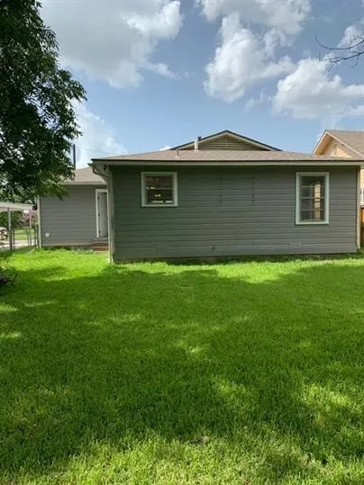 Single Family Residence For Rent in Grayson County , 612 E Orange Street, Sherman, Texas 75090, 3 Bedroom, 2 Bathroom, Garage spaces, 1,080 Sqft, built in 1950, mls#21376439, Real Estate Agent in Sherman, Homes For Rent in Grayson county, Homes For Rent in Sherman, Realtor in Sherman Texas, Real Estate Brokerage Independent Realty Texas, Luminita Cordes Realtor