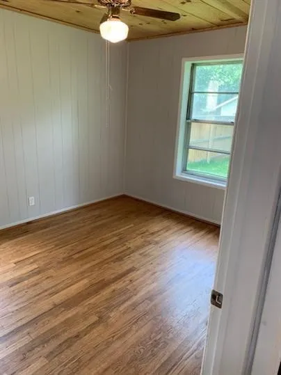 Single Family Residence For Rent in Grayson County , 612 E Orange Street, Sherman, Texas 75090, 3 Bedroom, 2 Bathroom, Garage spaces, 1,080 Sqft, built in 1950, mls#21376439, Real Estate Agent in Sherman, Homes For Rent in Grayson county, Homes For Rent in Sherman, Realtor in Sherman Texas, Real Estate Brokerage Independent Realty Texas, Luminita Cordes Realtor