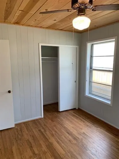 Single Family Residence For Rent in Grayson County , 612 E Orange Street, Sherman, Texas 75090, 3 Bedroom, 2 Bathroom, Garage spaces, 1,080 Sqft, built in 1950, mls#21376439, Real Estate Agent in Sherman, Homes For Rent in Grayson county, Homes For Rent in Sherman, Realtor in Sherman Texas, Real Estate Brokerage Independent Realty Texas, Luminita Cordes Realtor