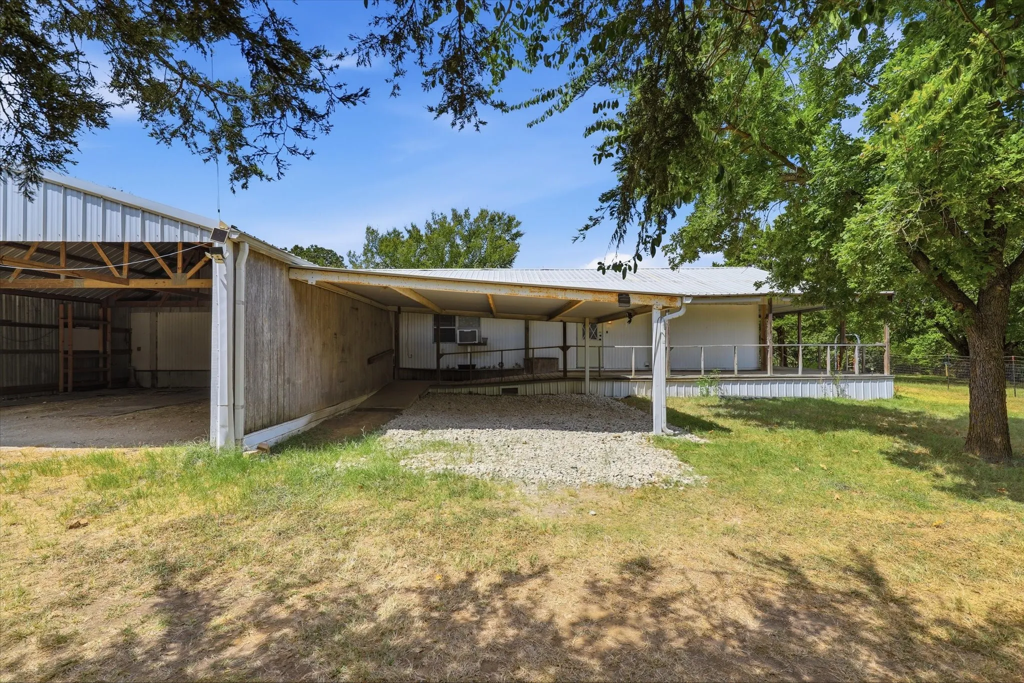 Farm For Sale in Van Zandt County , 521 Vz County Road 3501, Wills Point, Texas 75169, 6 Bedroom, 4 Bathroom, Garage spaces, 2,744 Sqft, built in 2010, mls#21376128, Real Estate Agent in Wills Point, Homes For Sale in Van Zandt county, Homes For Sale in Wills Point, Realtor in Wills Point Texas, Real Estate Brokerage Independent Realty Texas, Luminita Cordes Realtor