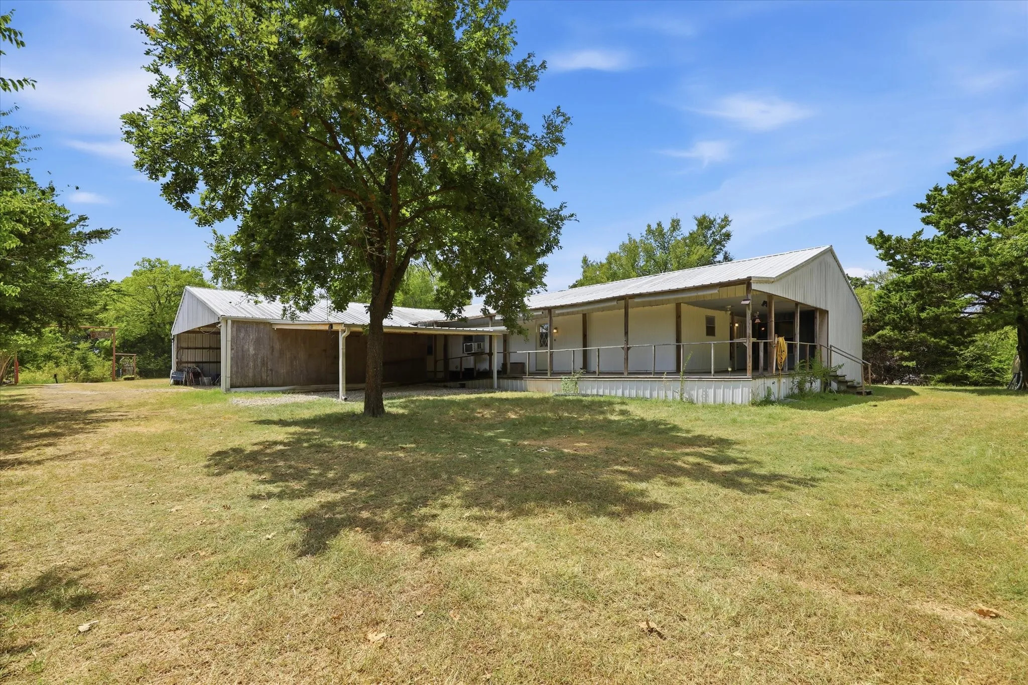 Farm For Sale in Van Zandt County , 521 Vz County Road 3501, Wills Point, Texas 75169, 6 Bedroom, 4 Bathroom, Garage spaces, 2,744 Sqft, built in 2010, mls#21376128, Real Estate Agent in Wills Point, Homes For Sale in Van Zandt county, Homes For Sale in Wills Point, Realtor in Wills Point Texas, Real Estate Brokerage Independent Realty Texas, Luminita Cordes Realtor