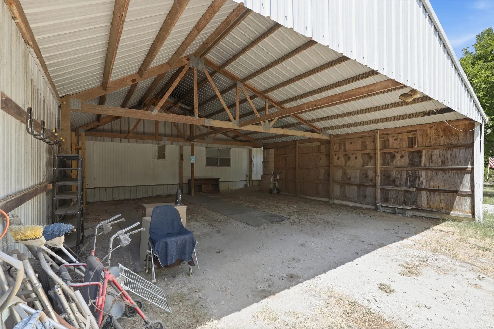 Farm For Sale in Van Zandt County , 521 Vz County Road 3501, Wills Point, Texas 75169, 6 Bedroom, 4 Bathroom, Garage spaces, 2,744 Sqft, built in 2010, mls#21376128, Real Estate Agent in Wills Point, Homes For Sale in Van Zandt county, Homes For Sale in Wills Point, Realtor in Wills Point Texas, Real Estate Brokerage Independent Realty Texas, Luminita Cordes Realtor