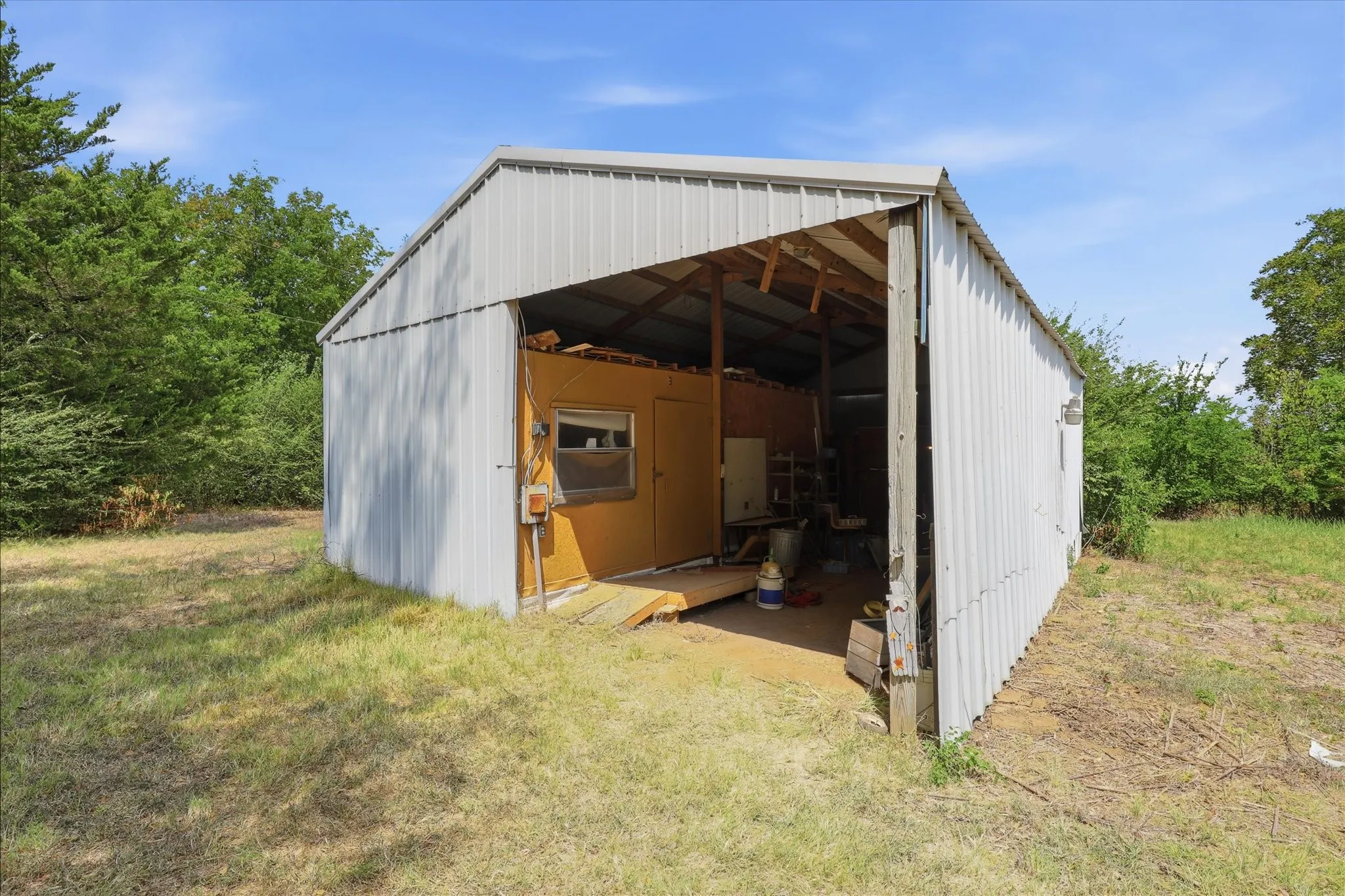 Farm For Sale in Van Zandt County , 521 Vz County Road 3501, Wills Point, Texas 75169, 6 Bedroom, 4 Bathroom, Garage spaces, 2,744 Sqft, built in 2010, mls#21376128, Real Estate Agent in Wills Point, Homes For Sale in Van Zandt county, Homes For Sale in Wills Point, Realtor in Wills Point Texas, Real Estate Brokerage Independent Realty Texas, Luminita Cordes Realtor
