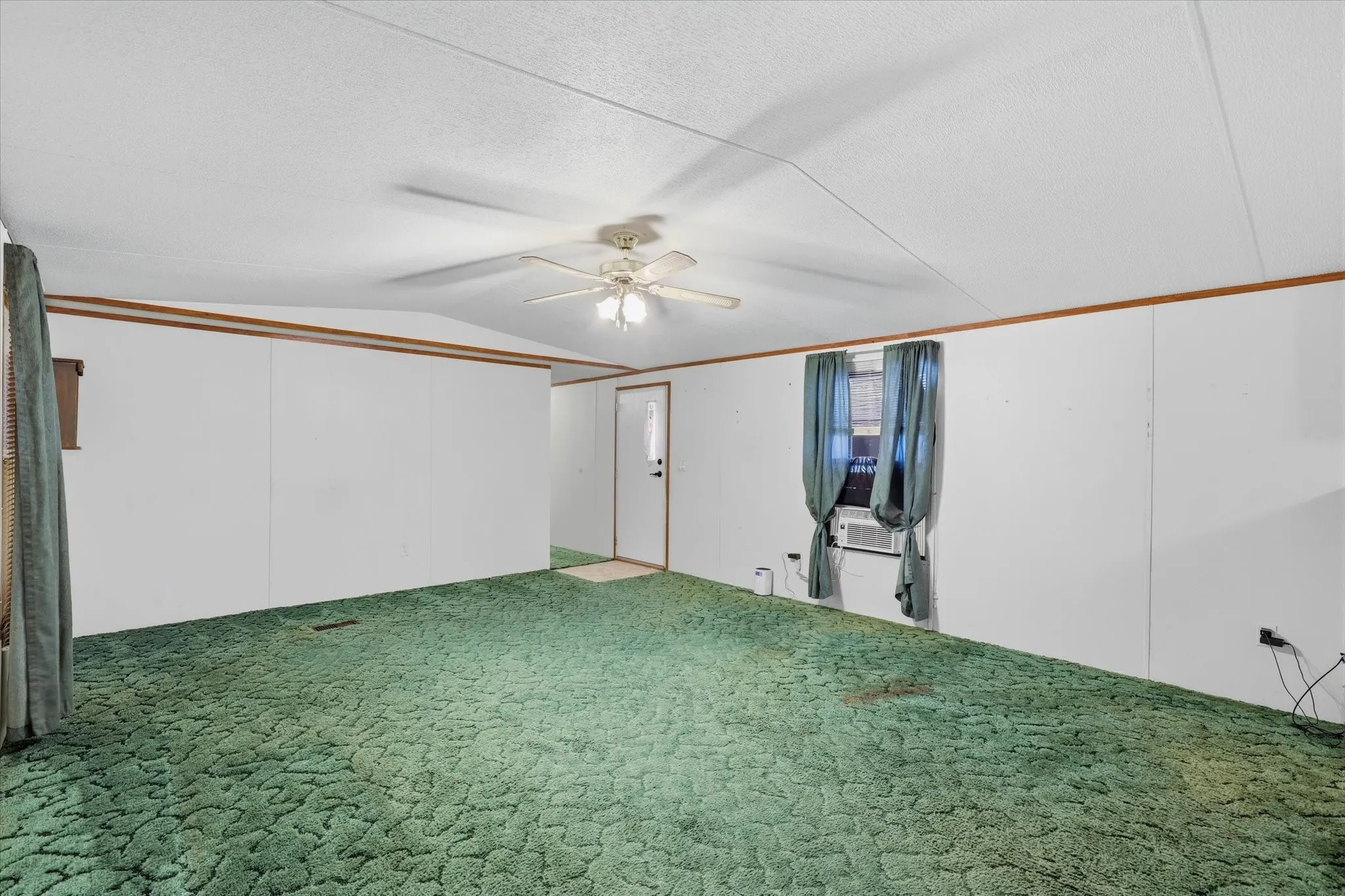 Farm For Sale in Van Zandt County , 521 Vz County Road 3501, Wills Point, Texas 75169, 6 Bedroom, 4 Bathroom, Garage spaces, 2,744 Sqft, built in 2010, mls#21376128, Real Estate Agent in Wills Point, Homes For Sale in Van Zandt county, Homes For Sale in Wills Point, Realtor in Wills Point Texas, Real Estate Brokerage Independent Realty Texas, Luminita Cordes Realtor