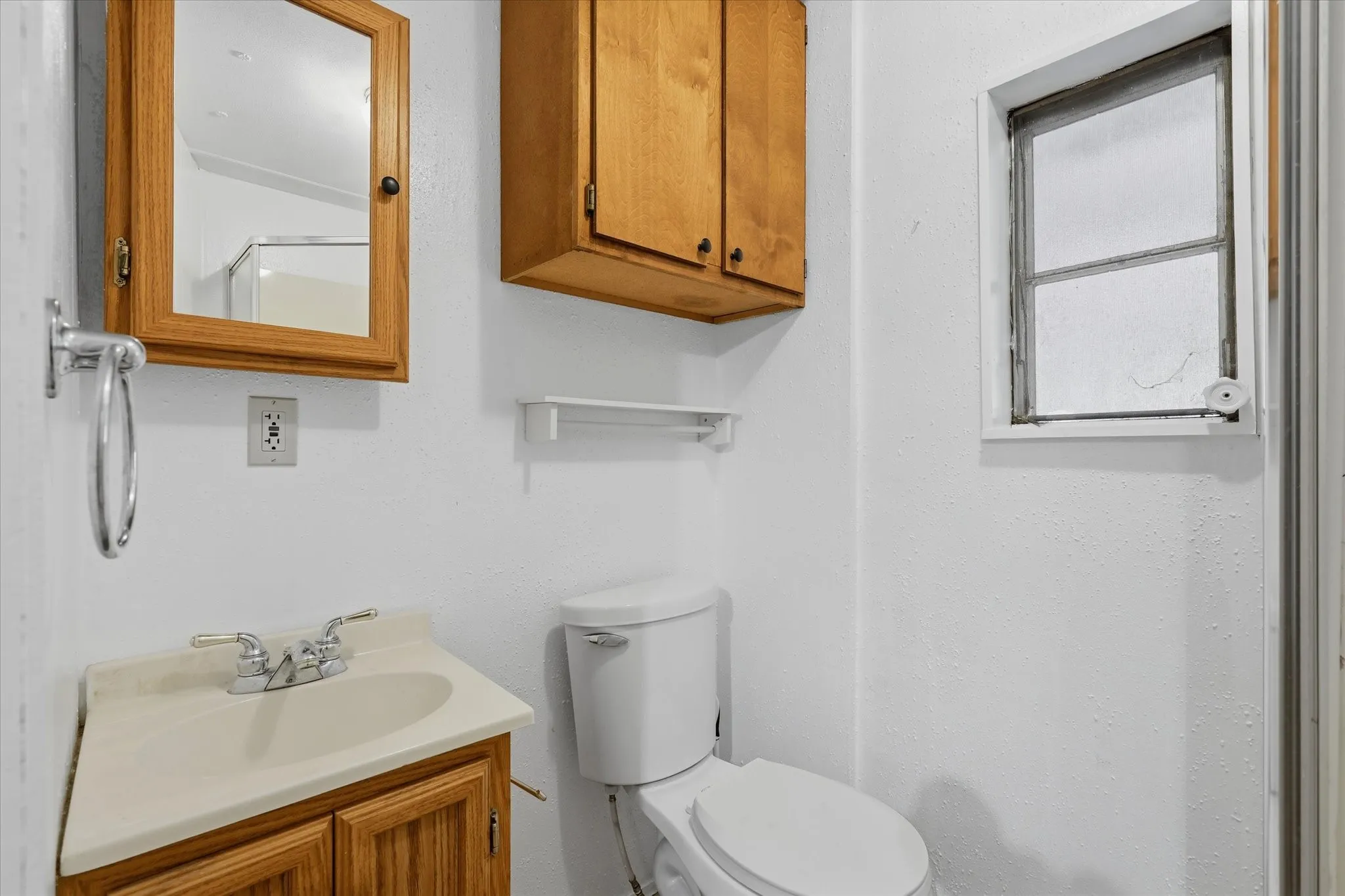 Farm For Sale in Van Zandt County , 521 Vz County Road 3501, Wills Point, Texas 75169, 6 Bedroom, 4 Bathroom, Garage spaces, 2,744 Sqft, built in 2010, mls#21376128, Real Estate Agent in Wills Point, Homes For Sale in Van Zandt county, Homes For Sale in Wills Point, Realtor in Wills Point Texas, Real Estate Brokerage Independent Realty Texas, Luminita Cordes Realtor