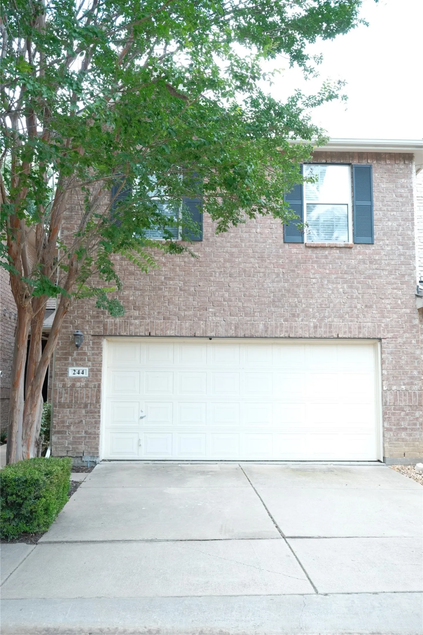 Townhouse For Sale in Denton County , 244 Turnberry Lane, Lewisville, Texas 75067, 3 Bedroom, 3 Bathroom, 2 Garage spaces, 1,850 Sqft, built in 2005, mls#21375742, Real Estate Agent in Lewisville, Homes For Sale in Denton county, Homes For Sale in Lewisville, Realtor in Lewisville Texas, Real Estate Brokerage Independent Realty Texas, Luminita Cordes Realtor