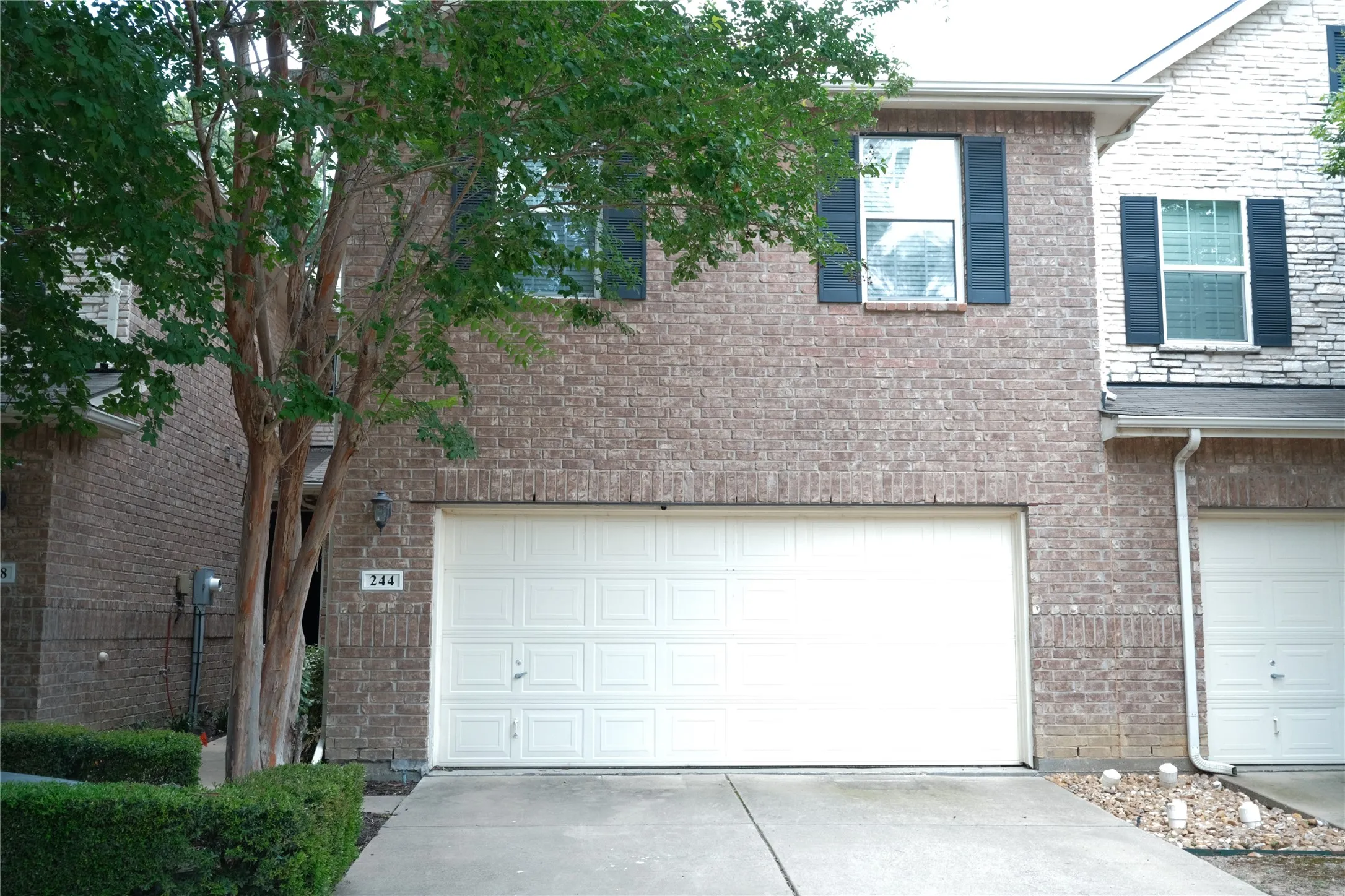 Townhouse For Sale in Denton County , 244 Turnberry Lane, Lewisville, Texas 75067, 3 Bedroom, 3 Bathroom, 2 Garage spaces, 1,850 Sqft, built in 2005, mls#21375742, Real Estate Agent in Lewisville, Homes For Sale in Denton county, Homes For Sale in Lewisville, Realtor in Lewisville Texas, Real Estate Brokerage Independent Realty Texas, Luminita Cordes Realtor