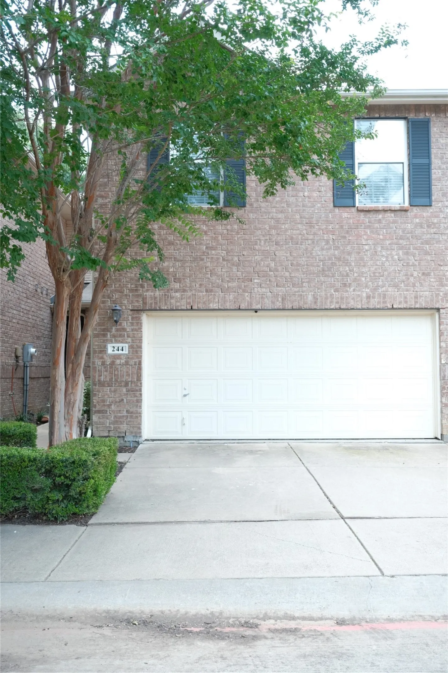 Townhouse For Sale in Denton County , 244 Turnberry Lane, Lewisville, Texas 75067, 3 Bedroom, 3 Bathroom, 2 Garage spaces, 1,850 Sqft, built in 2005, mls#21375742, Real Estate Agent in Lewisville, Homes For Sale in Denton county, Homes For Sale in Lewisville, Realtor in Lewisville Texas, Real Estate Brokerage Independent Realty Texas, Luminita Cordes Realtor