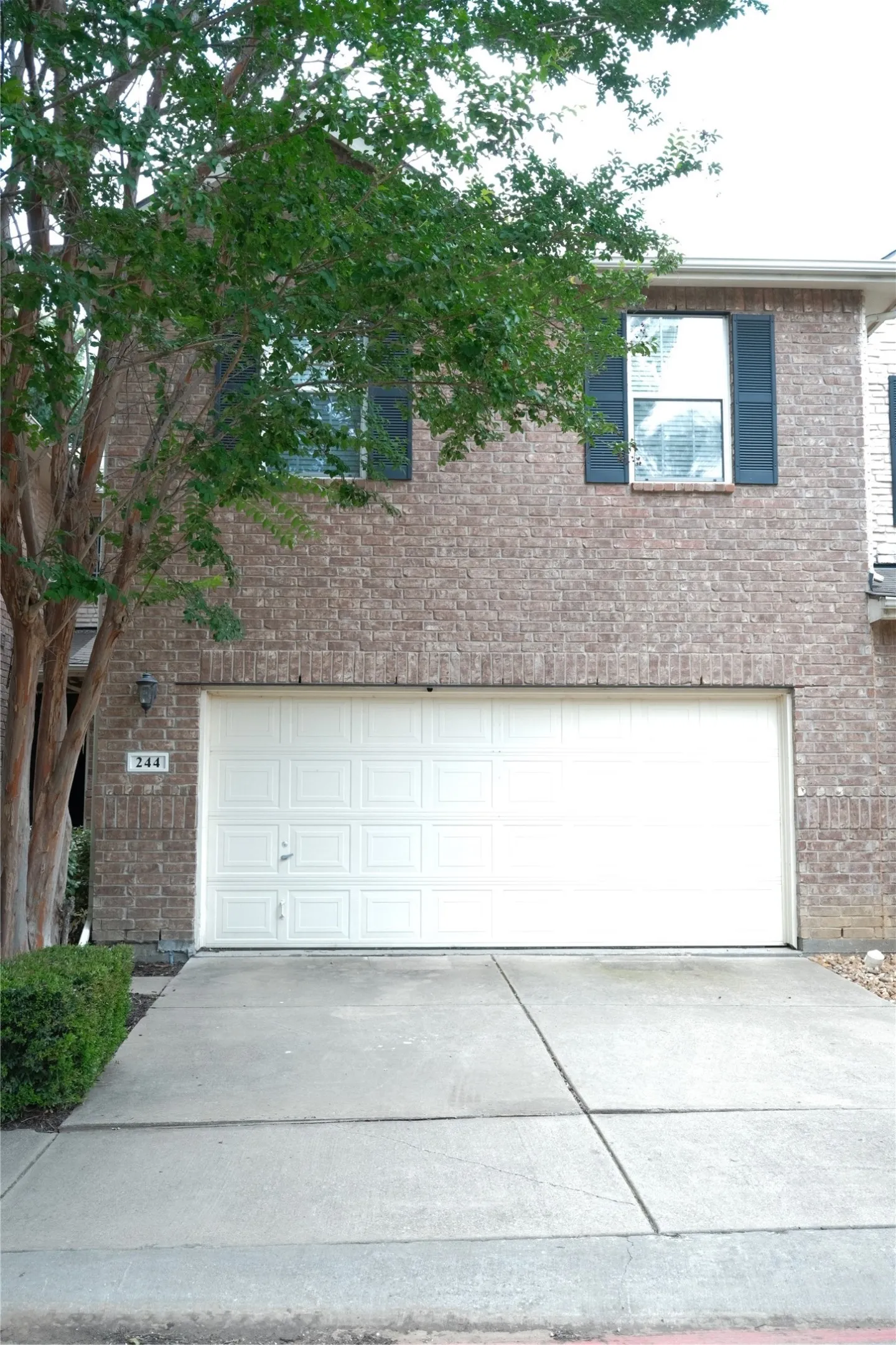 Townhouse For Sale in Denton County , 244 Turnberry Lane, Lewisville, Texas 75067, 3 Bedroom, 3 Bathroom, 2 Garage spaces, 1,850 Sqft, built in 2005, mls#21375742, Real Estate Agent in Lewisville, Homes For Sale in Denton county, Homes For Sale in Lewisville, Realtor in Lewisville Texas, Real Estate Brokerage Independent Realty Texas, Luminita Cordes Realtor