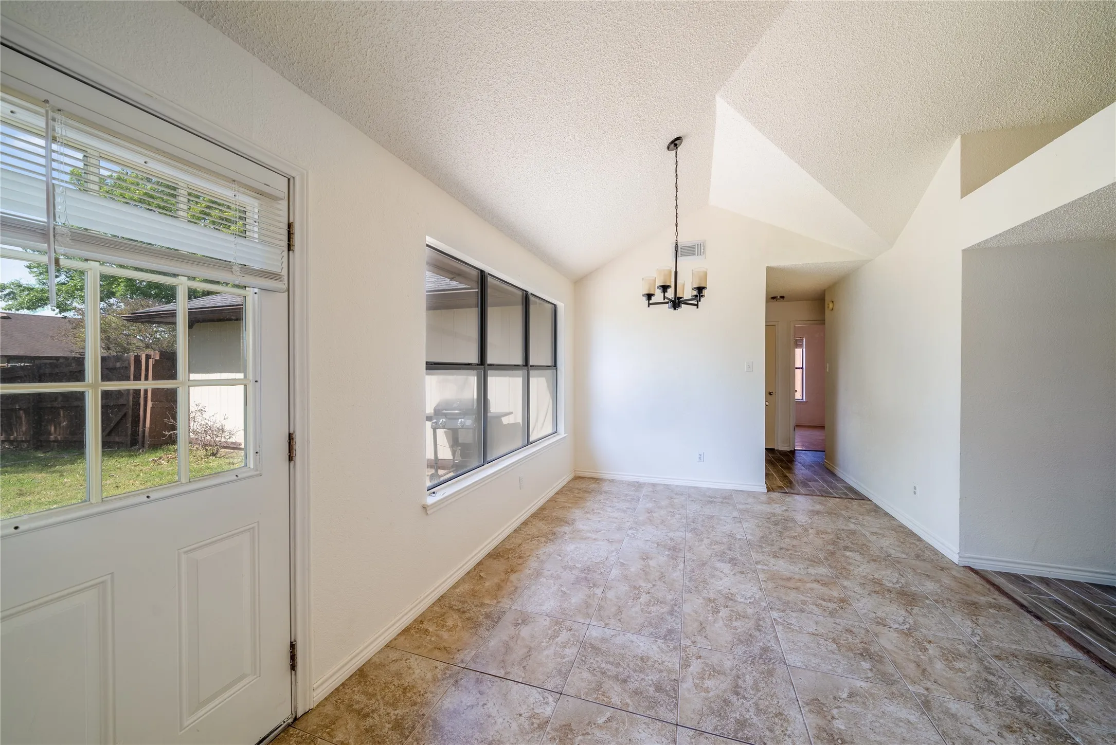 Single Family Residence For Rent in Collin County , 1312 Marigold Drive, Allen, Texas 75002, 3 Bedroom, 2 Bathroom, 2 Garage spaces, 1,440 Sqft, built in 1985, mls#21375341, Real Estate Agent in Allen, Homes For Rent in Collin county, Homes For Rent in Allen, Realtor in Allen Texas, Real Estate Brokerage Independent Realty Texas, Luminita Cordes Realtor