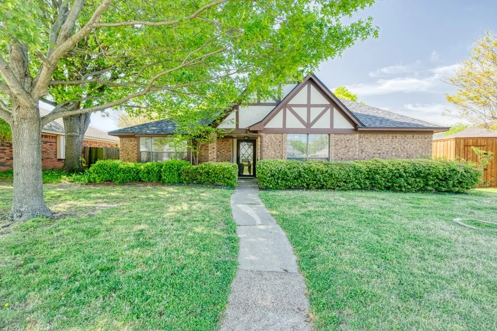 Single Family Residence For Rent in Collin County , 1312 Marigold Drive, Allen, Texas 75002, 3 Bedroom, 2 Bathroom, 2 Garage spaces, 1,440 Sqft, built in 1985, mls#21375341, Real Estate Agent in Allen, Homes For Rent in Collin county, Homes For Rent in Allen, Realtor in Allen Texas, Real Estate Brokerage Independent Realty Texas, Luminita Cordes Realtor