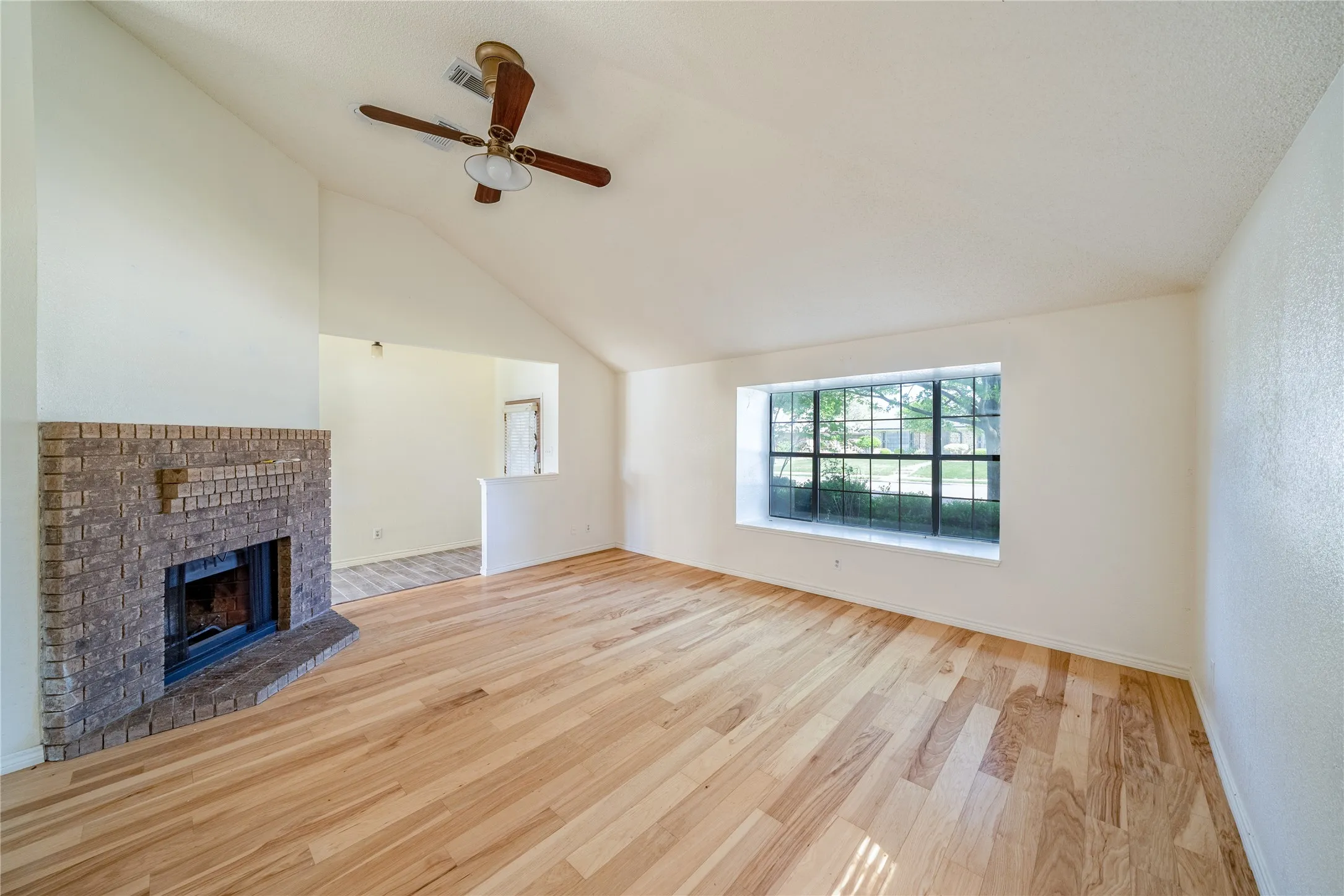 Single Family Residence For Rent in Collin County , 1312 Marigold Drive, Allen, Texas 75002, 3 Bedroom, 2 Bathroom, 2 Garage spaces, 1,440 Sqft, built in 1985, mls#21375341, Real Estate Agent in Allen, Homes For Rent in Collin county, Homes For Rent in Allen, Realtor in Allen Texas, Real Estate Brokerage Independent Realty Texas, Luminita Cordes Realtor