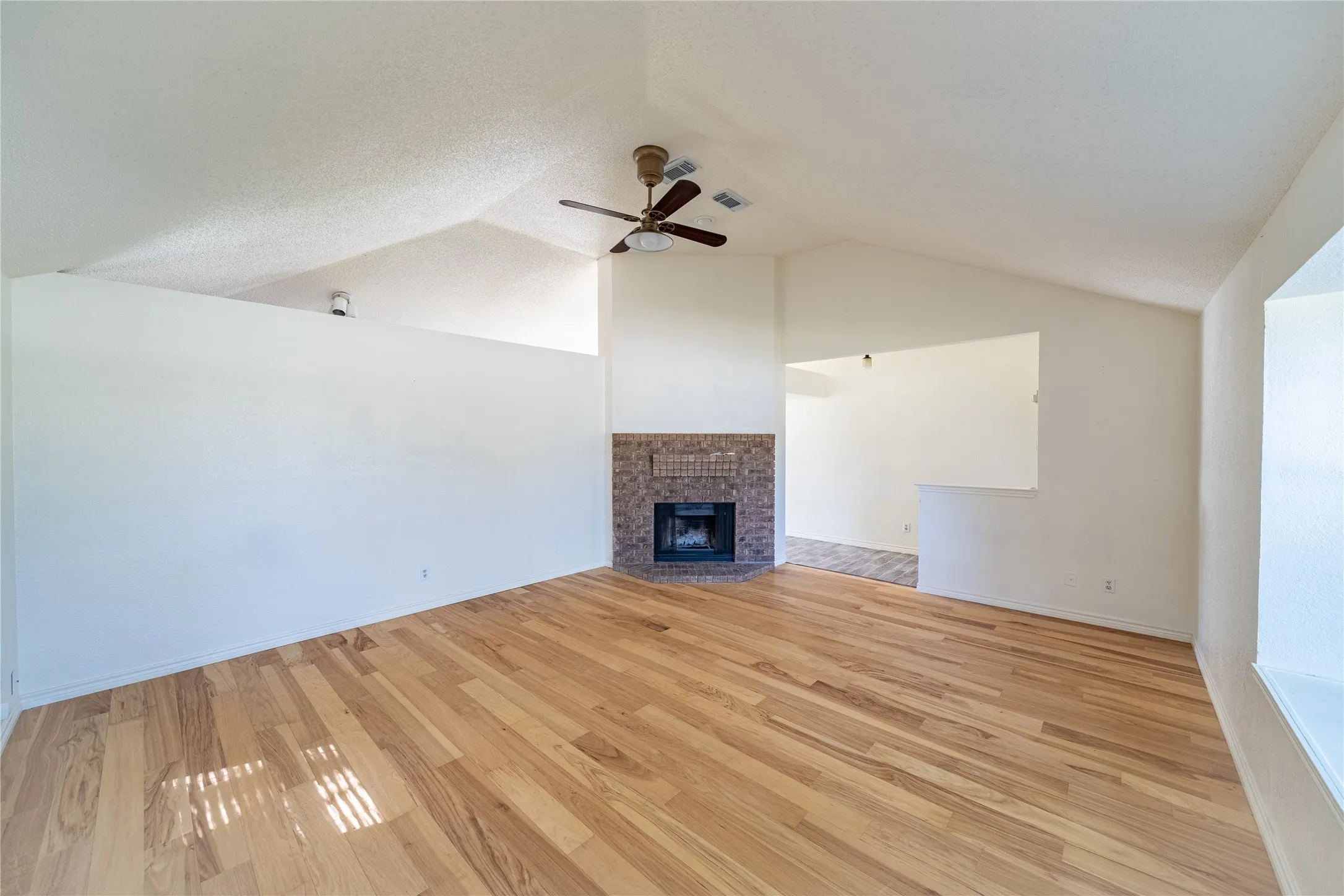 Single Family Residence For Rent in Collin County , 1312 Marigold Drive, Allen, Texas 75002, 3 Bedroom, 2 Bathroom, 2 Garage spaces, 1,440 Sqft, built in 1985, mls#21375341, Real Estate Agent in Allen, Homes For Rent in Collin county, Homes For Rent in Allen, Realtor in Allen Texas, Real Estate Brokerage Independent Realty Texas, Luminita Cordes Realtor