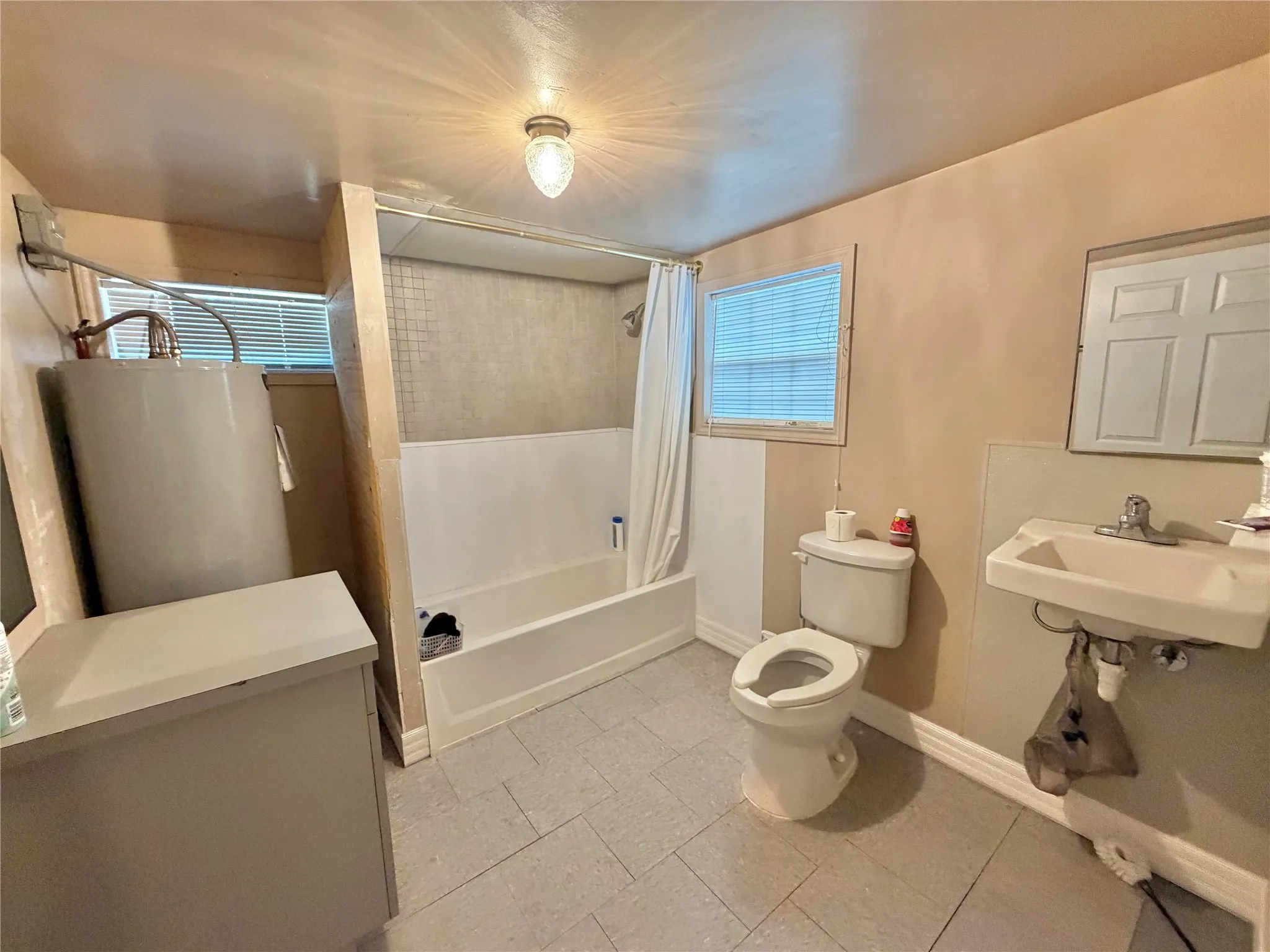 Single Family Residence For Sale in Mc Lennan County , 3137 Reuter Avenue, Waco, Texas 76708, 5 Bedroom, 2 Bathroom, Garage spaces, 1,039 Sqft, built in 1948, mls#21376382, Real Estate Agent in Waco, Homes For Sale in Mc Lennan county, Homes For Sale in Waco, Realtor in Waco Texas, Real Estate Brokerage Independent Realty Texas, Luminita Cordes Realtor