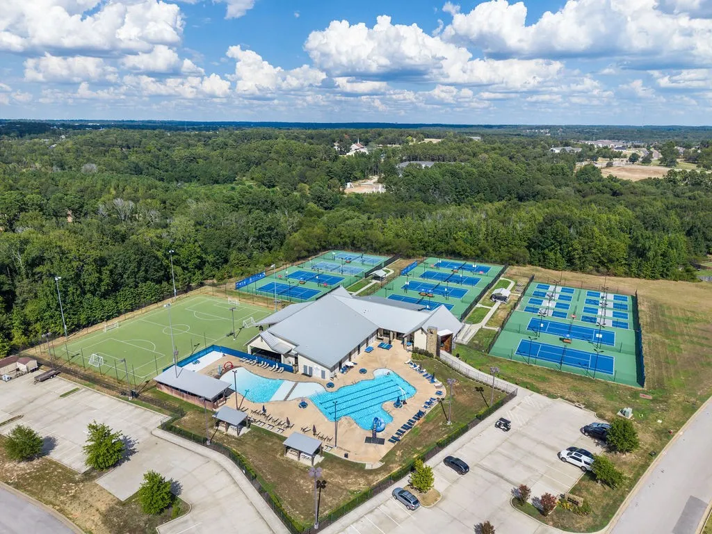 Single Family Residence For Sale in Smith County , 7264 Medio Creek, Tyler, Texas 75703, 4 Bedroom, 2 Bathroom, 2 Garage spaces, 2,239 Sqft, built in 2020, mls#21376368, Real Estate Agent in Tyler, Homes For Sale in Smith county, Homes For Sale in Tyler, Realtor in Tyler Texas, Real Estate Brokerage Independent Realty Texas, Luminita Cordes Realtor