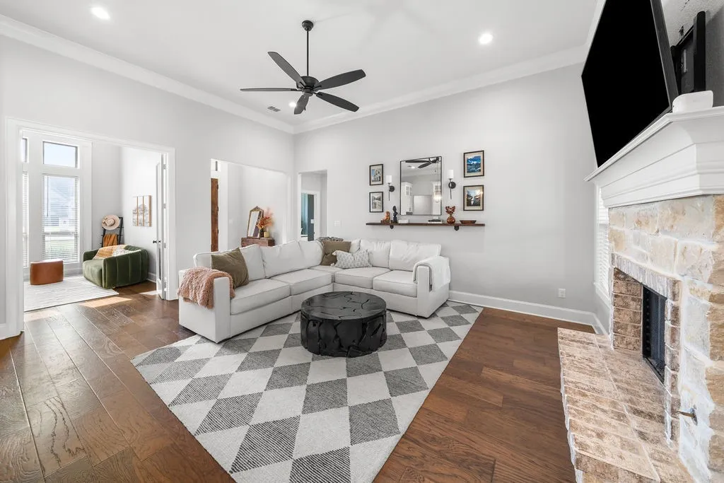 Single Family Residence For Sale in Smith County , 7264 Medio Creek, Tyler, Texas 75703, 4 Bedroom, 2 Bathroom, 2 Garage spaces, 2,239 Sqft, built in 2020, mls#21376368, Real Estate Agent in Tyler, Homes For Sale in Smith county, Homes For Sale in Tyler, Realtor in Tyler Texas, Real Estate Brokerage Independent Realty Texas, Luminita Cordes Realtor