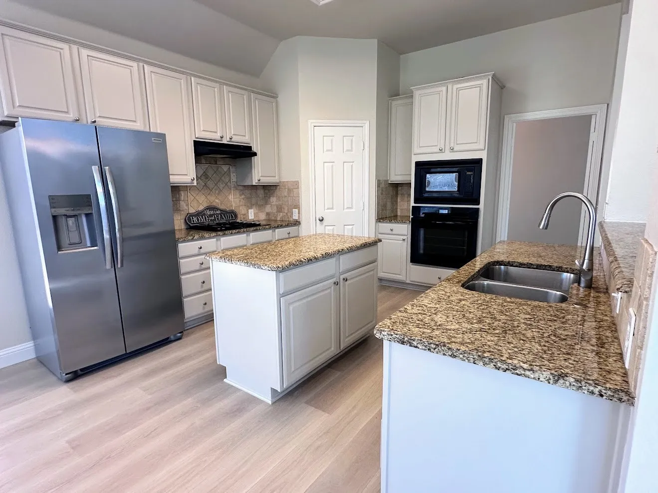 Single Family Residence For Rent in Collin County , 8813 Arbor Creek Lane, Mc Kinney, Texas 75072, 4 Bedroom, 3 Bathroom, 2 Garage spaces, 2,536 Sqft, built in 1999, mls#21375361, Real Estate Agent in Mc Kinney, Homes For Rent in Collin county, Homes For Rent in Mc Kinney, Realtor in Mc Kinney Texas, Real Estate Brokerage Independent Realty Texas, Luminita Cordes Realtor