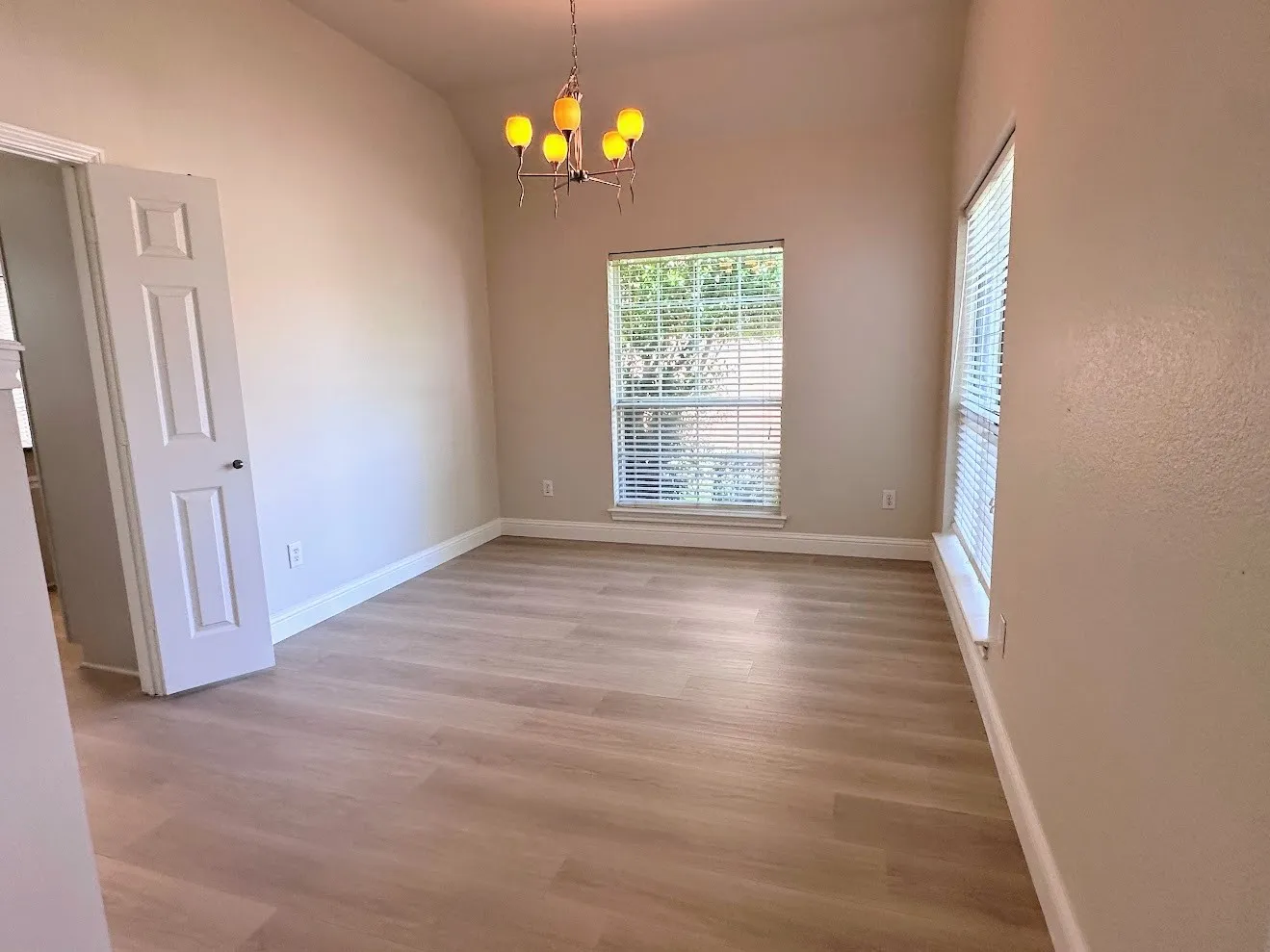 Single Family Residence For Rent in Collin County , 8813 Arbor Creek Lane, Mc Kinney, Texas 75072, 4 Bedroom, 3 Bathroom, 2 Garage spaces, 2,536 Sqft, built in 1999, mls#21375361, Real Estate Agent in Mc Kinney, Homes For Rent in Collin county, Homes For Rent in Mc Kinney, Realtor in Mc Kinney Texas, Real Estate Brokerage Independent Realty Texas, Luminita Cordes Realtor