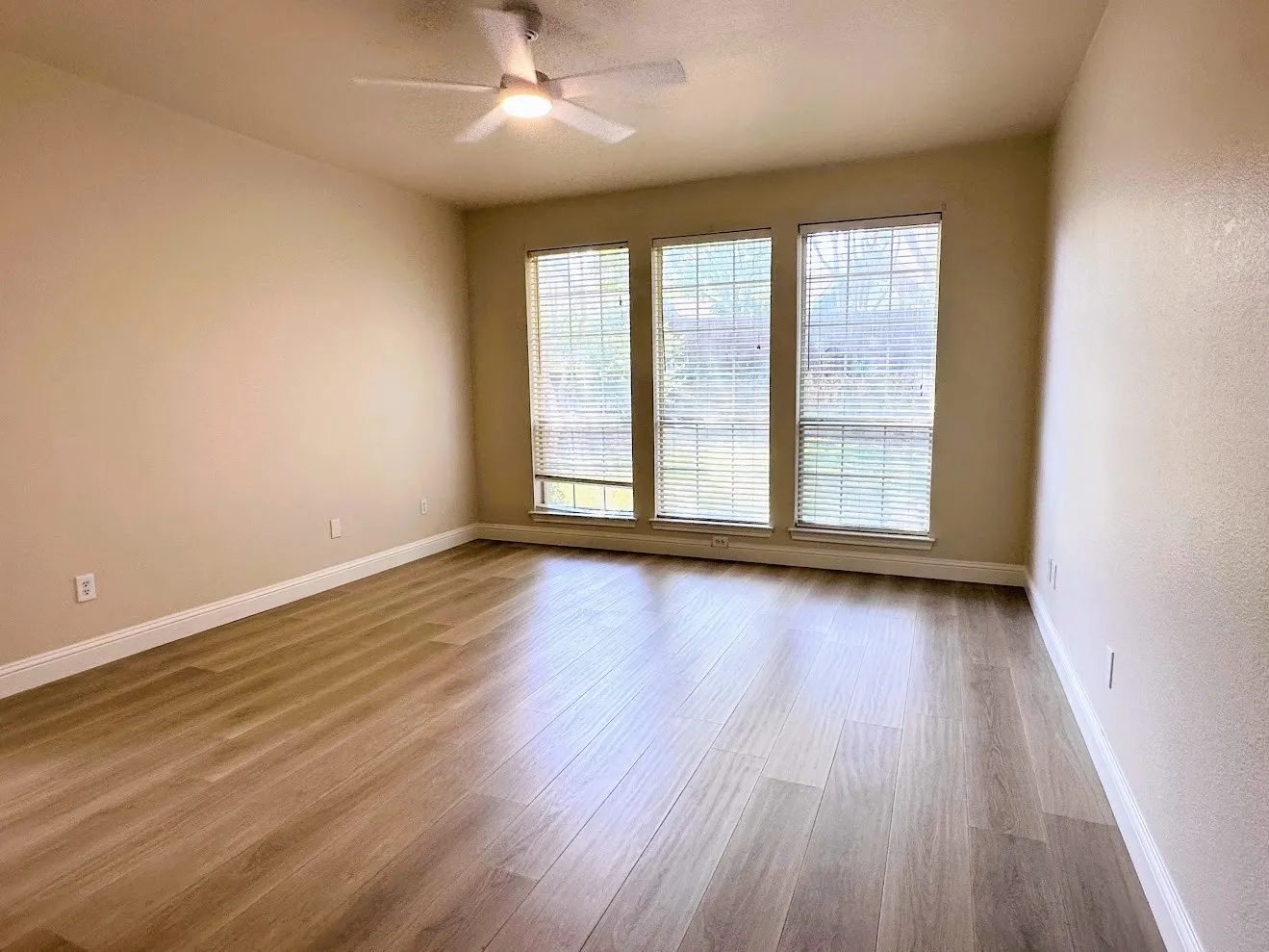 Single Family Residence For Rent in Collin County , 8813 Arbor Creek Lane, Mc Kinney, Texas 75072, 4 Bedroom, 3 Bathroom, 2 Garage spaces, 2,536 Sqft, built in 1999, mls#21375361, Real Estate Agent in Mc Kinney, Homes For Rent in Collin county, Homes For Rent in Mc Kinney, Realtor in Mc Kinney Texas, Real Estate Brokerage Independent Realty Texas, Luminita Cordes Realtor
