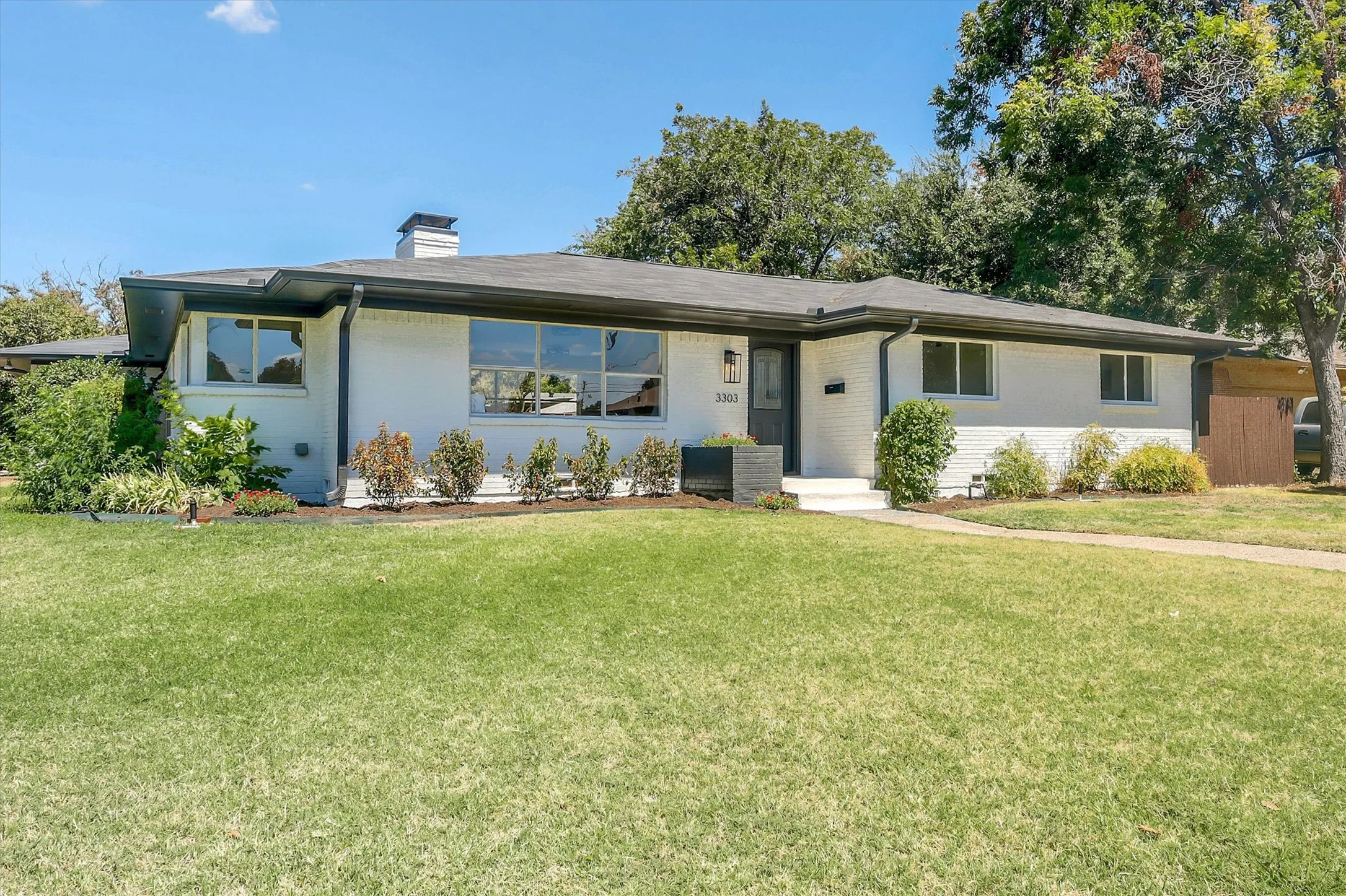 Single Family Residence For Sale in Dallas County , 3303 Lockmoor Lane, Dallas, Texas 75220, 3 Bedroom, 2 Bathroom, 2 Garage spaces, 1,610 Sqft, built in 1955, mls#21376386, Real Estate Agent in Dallas, Homes For Sale in Dallas county, Homes For Sale in Dallas, Realtor in Dallas Texas, Real Estate Brokerage Independent Realty Texas, Luminita Cordes Realtor