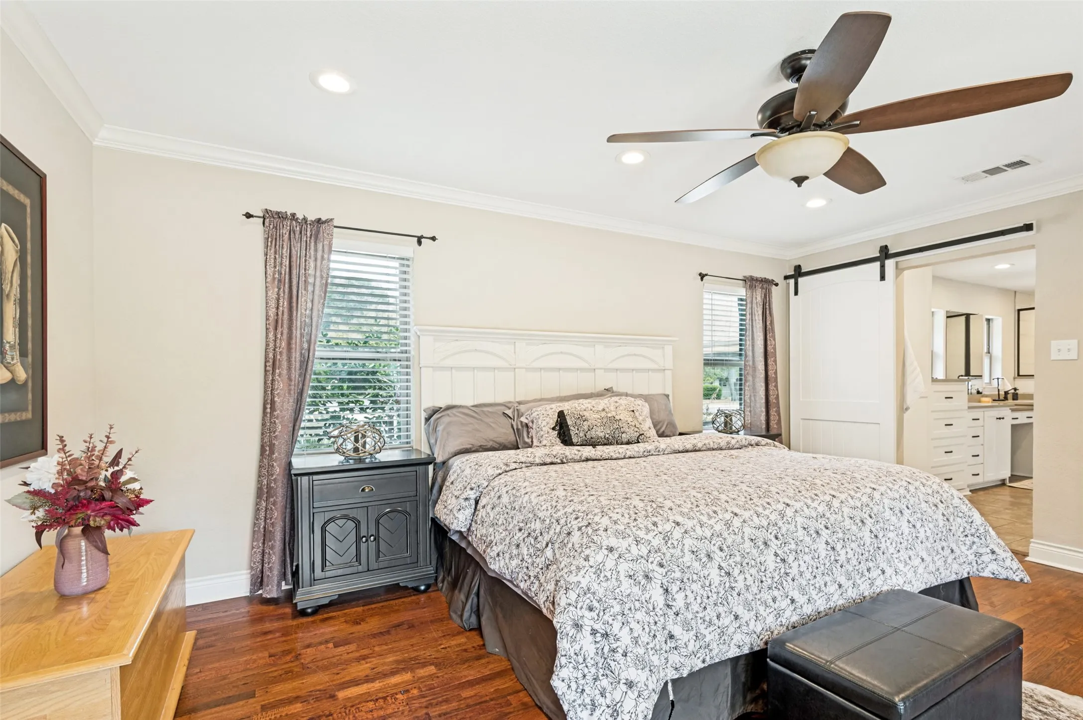 Hardwood flooring, recessed lighting, crown molding, ceiling fan, and a sliding barn door