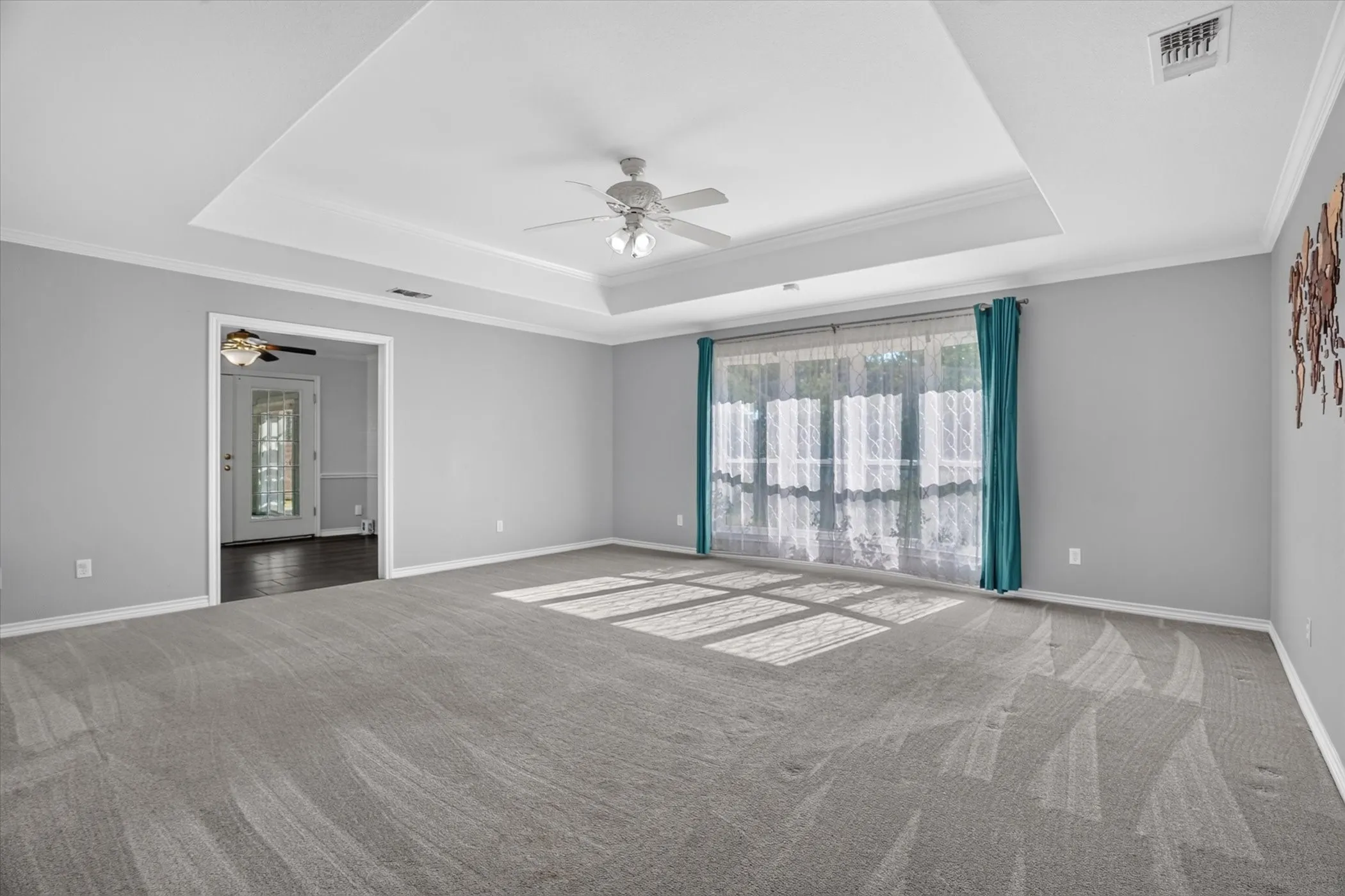 Single Family Residence For Sale in Johnson County , 215 Mistletoe Lane, Keene, Texas 76059, 3 Bedroom, 2 Bathroom, 2 Garage spaces, 2,063 Sqft, built in 2001, mls#21374966, Real Estate Agent in Keene, Homes For Sale in Johnson county, Homes For Sale in Keene, Realtor in Keene Texas, Real Estate Brokerage Independent Realty Texas, Luminita Cordes Realtor