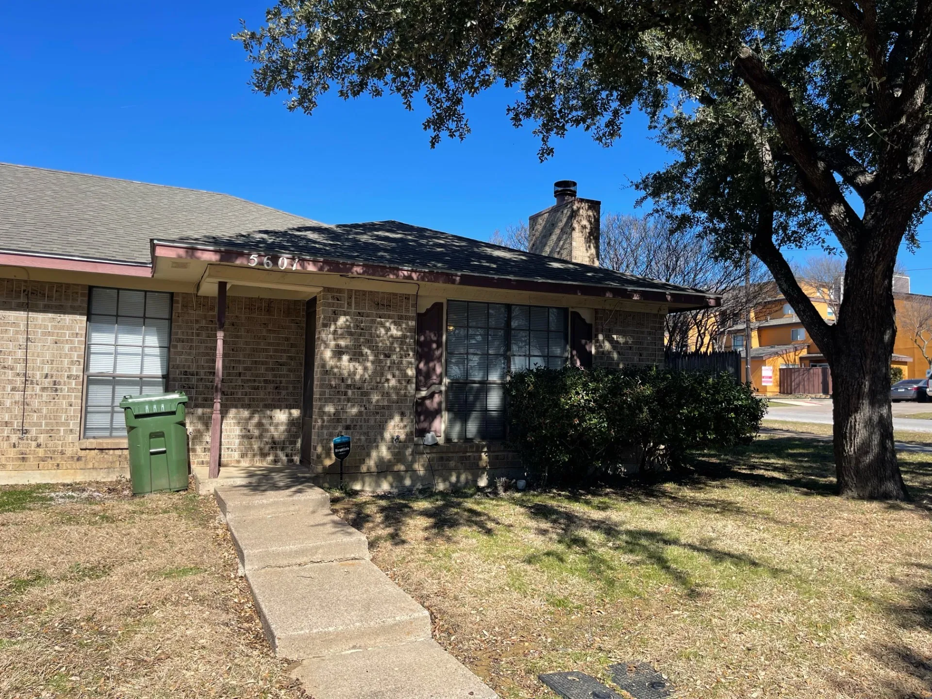 Duplex For Rent in Tarrant County , 5601 Hearthwood Court, Arlington, Texas 76016, 2 Bedroom, 2 Bathroom, Garage spaces, 1,004 Sqft, built in 1981, mls#21376474, Real Estate Agent in Arlington, Homes For Rent in Tarrant county, Homes For Rent in Arlington, Realtor in Arlington Texas, Real Estate Brokerage Independent Realty Texas, Luminita Cordes Realtor