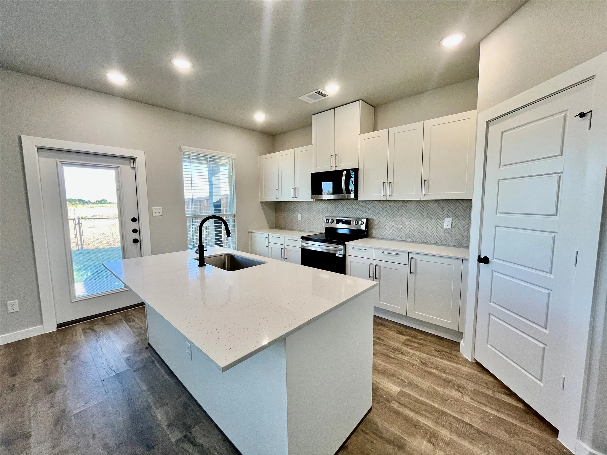 Duplex For Rent in Ellis County , 7000 Guilford Court, Midlothian, Texas 76065, 4 Bedroom, 2 Bathroom, 2 Garage spaces, 1,653 Sqft, built in 2025, mls#21376436, Real Estate Agent in Midlothian, Homes For Rent in Ellis county, Homes For Rent in Midlothian, Realtor in Midlothian Texas, Real Estate Brokerage Independent Realty Texas, Luminita Cordes Realtor