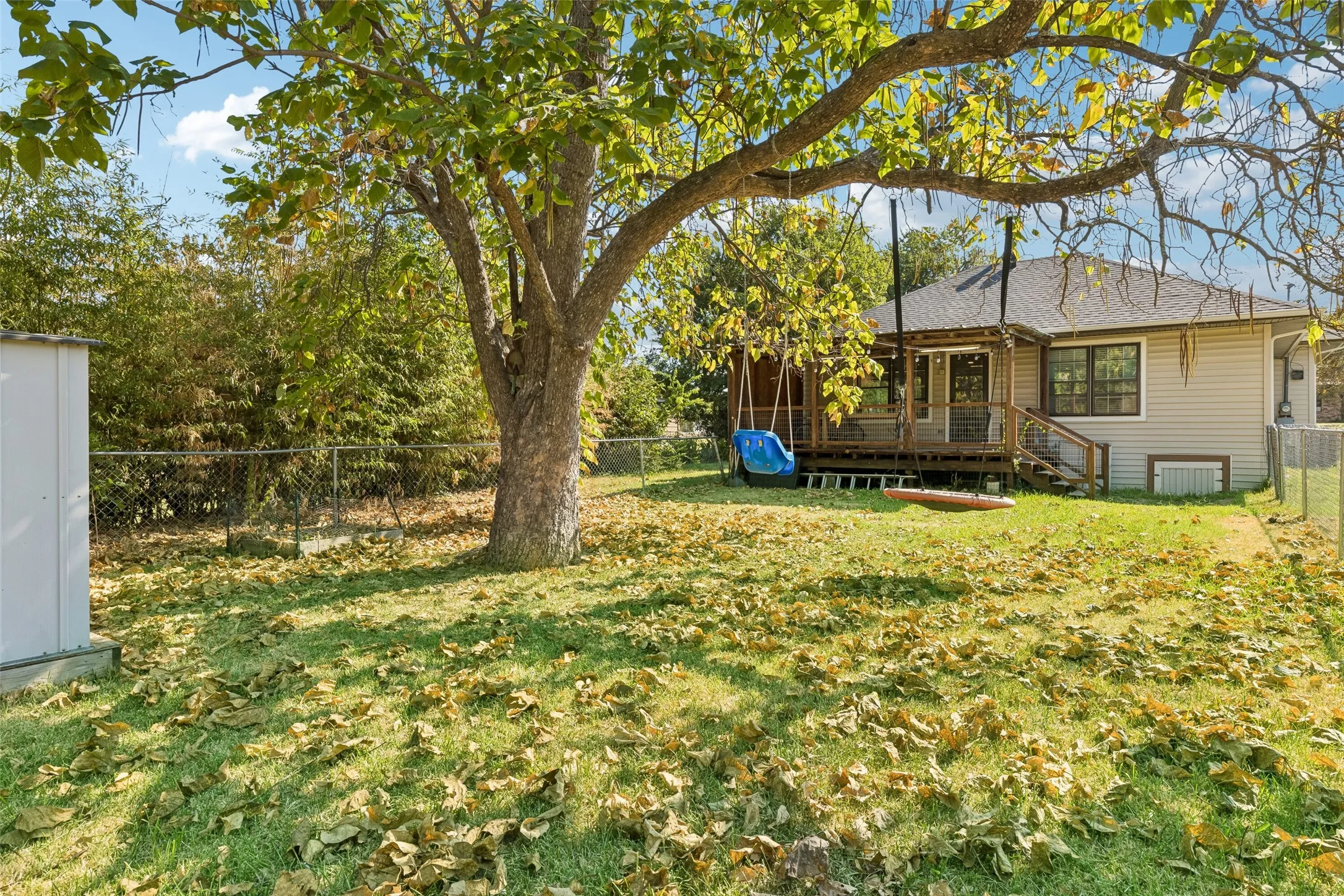 Single Family Residence For Sale in Rockwall County , 915 N Alamo Road, Rockwall, Texas 75087, 3 Bedroom, 2 Bathroom, Garage spaces, 1,756 Sqft, built in 1916, mls#21376458, Real Estate Agent in Rockwall, Homes For Sale in Rockwall county, Homes For Sale in Rockwall, Realtor in Rockwall Texas, Real Estate Brokerage Independent Realty Texas, Luminita Cordes Realtor