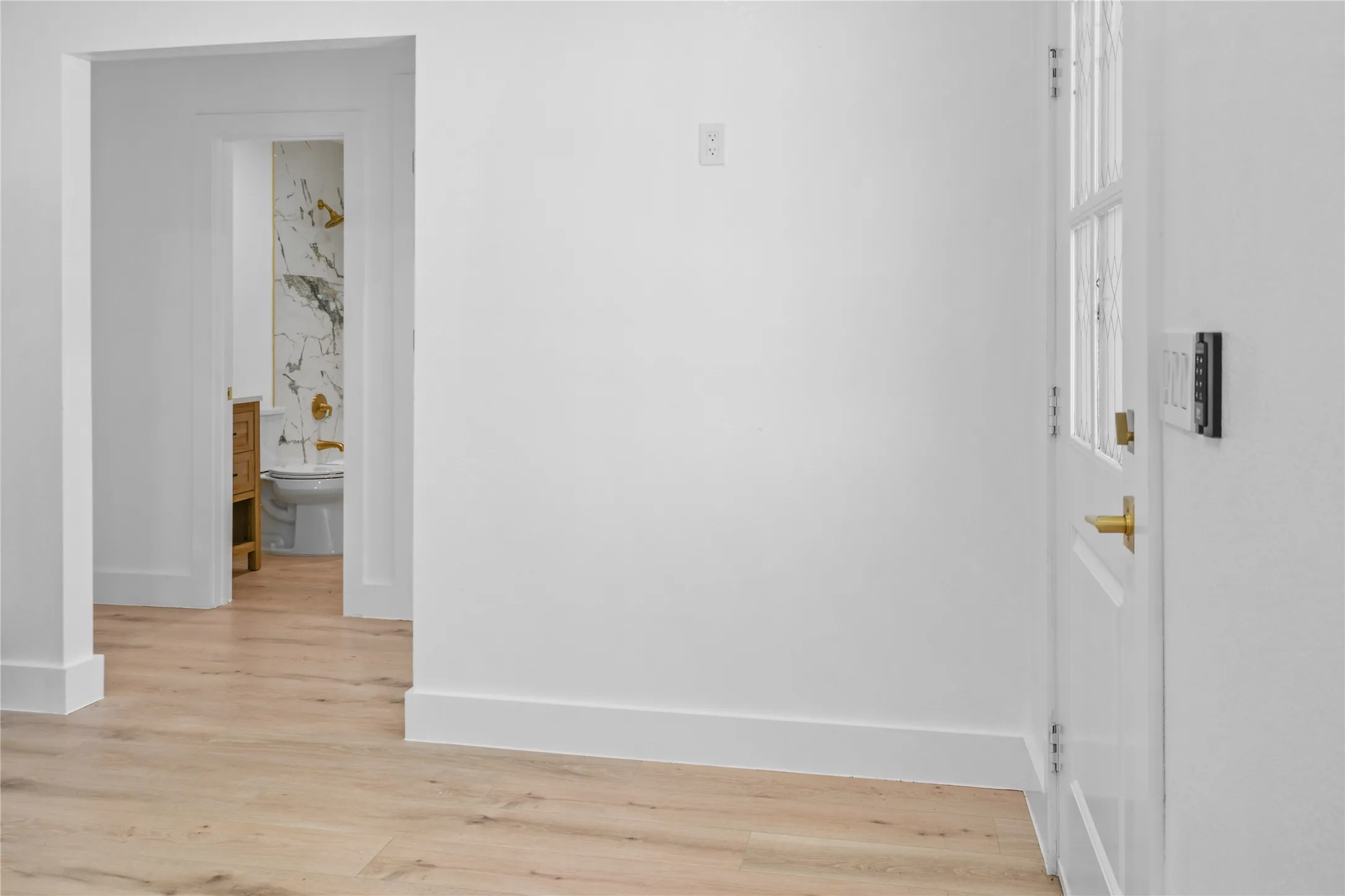 Single Family Residence For Sale in Dallas County , 3818 Penelope Street, Dallas, Texas 75210, 2 Bedroom, 2 Bathroom, Garage spaces, 822 Sqft, built in 1921, mls#21371782, Real Estate Agent in Dallas, Homes For Sale in Dallas county, Homes For Sale in Dallas, Realtor in Dallas Texas, Real Estate Brokerage Independent Realty Texas, Luminita Cordes Realtor
