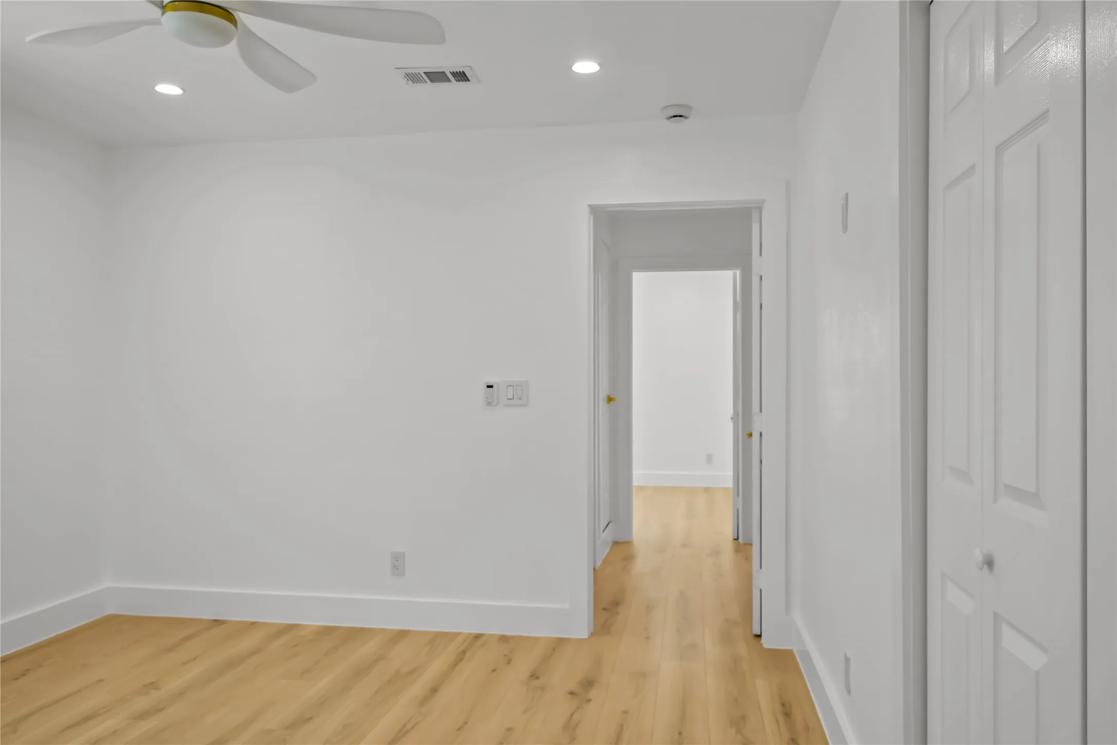 Single Family Residence For Sale in Dallas County , 3818 Penelope Street, Dallas, Texas 75210, 2 Bedroom, 2 Bathroom, Garage spaces, 822 Sqft, built in 1921, mls#21371782, Real Estate Agent in Dallas, Homes For Sale in Dallas county, Homes For Sale in Dallas, Realtor in Dallas Texas, Real Estate Brokerage Independent Realty Texas, Luminita Cordes Realtor