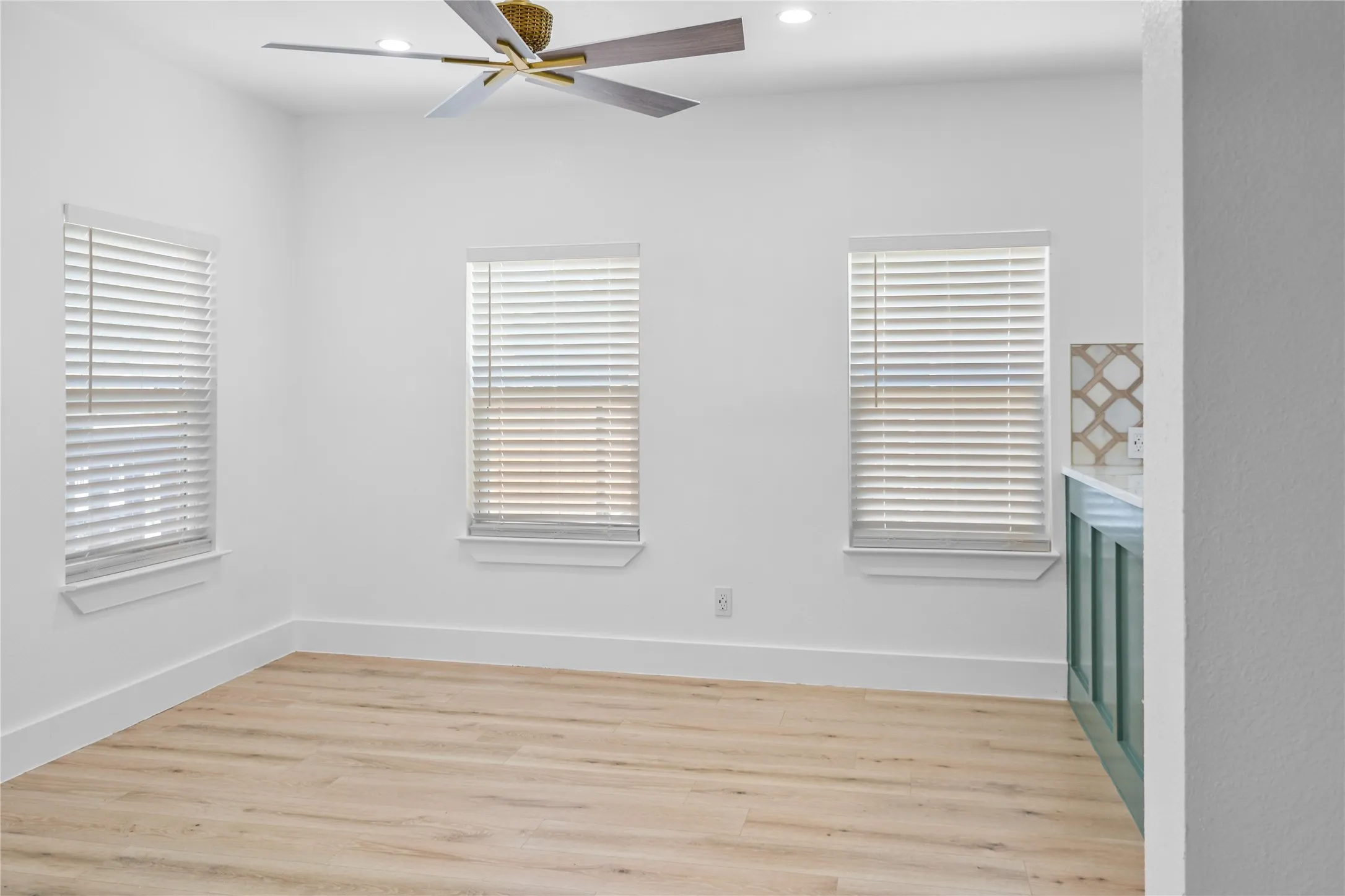 Single Family Residence For Sale in Dallas County , 3818 Penelope Street, Dallas, Texas 75210, 2 Bedroom, 2 Bathroom, Garage spaces, 822 Sqft, built in 1921, mls#21371782, Real Estate Agent in Dallas, Homes For Sale in Dallas county, Homes For Sale in Dallas, Realtor in Dallas Texas, Real Estate Brokerage Independent Realty Texas, Luminita Cordes Realtor