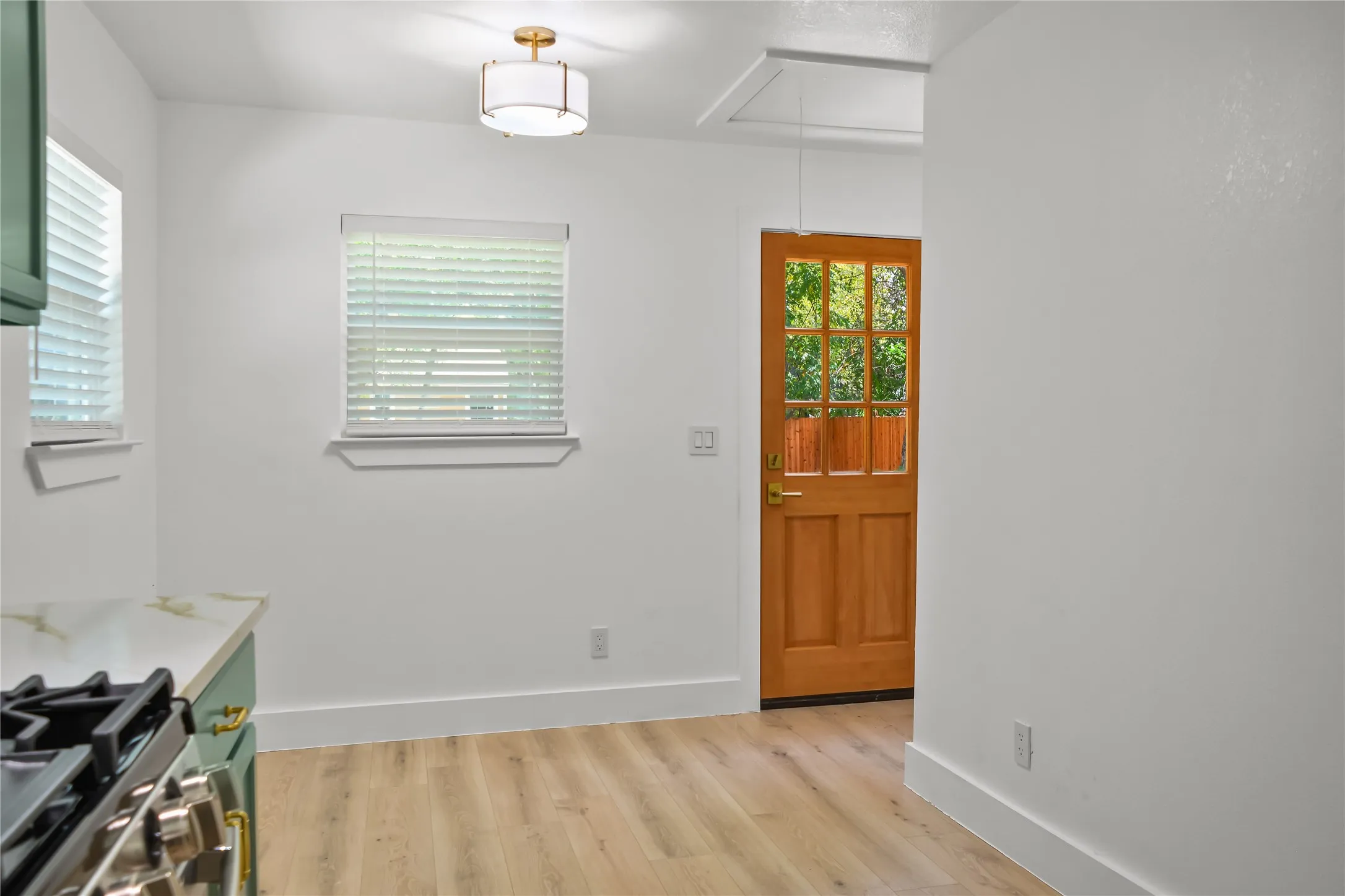 Single Family Residence For Sale in Dallas County , 3818 Penelope Street, Dallas, Texas 75210, 2 Bedroom, 2 Bathroom, Garage spaces, 822 Sqft, built in 1921, mls#21371782, Real Estate Agent in Dallas, Homes For Sale in Dallas county, Homes For Sale in Dallas, Realtor in Dallas Texas, Real Estate Brokerage Independent Realty Texas, Luminita Cordes Realtor