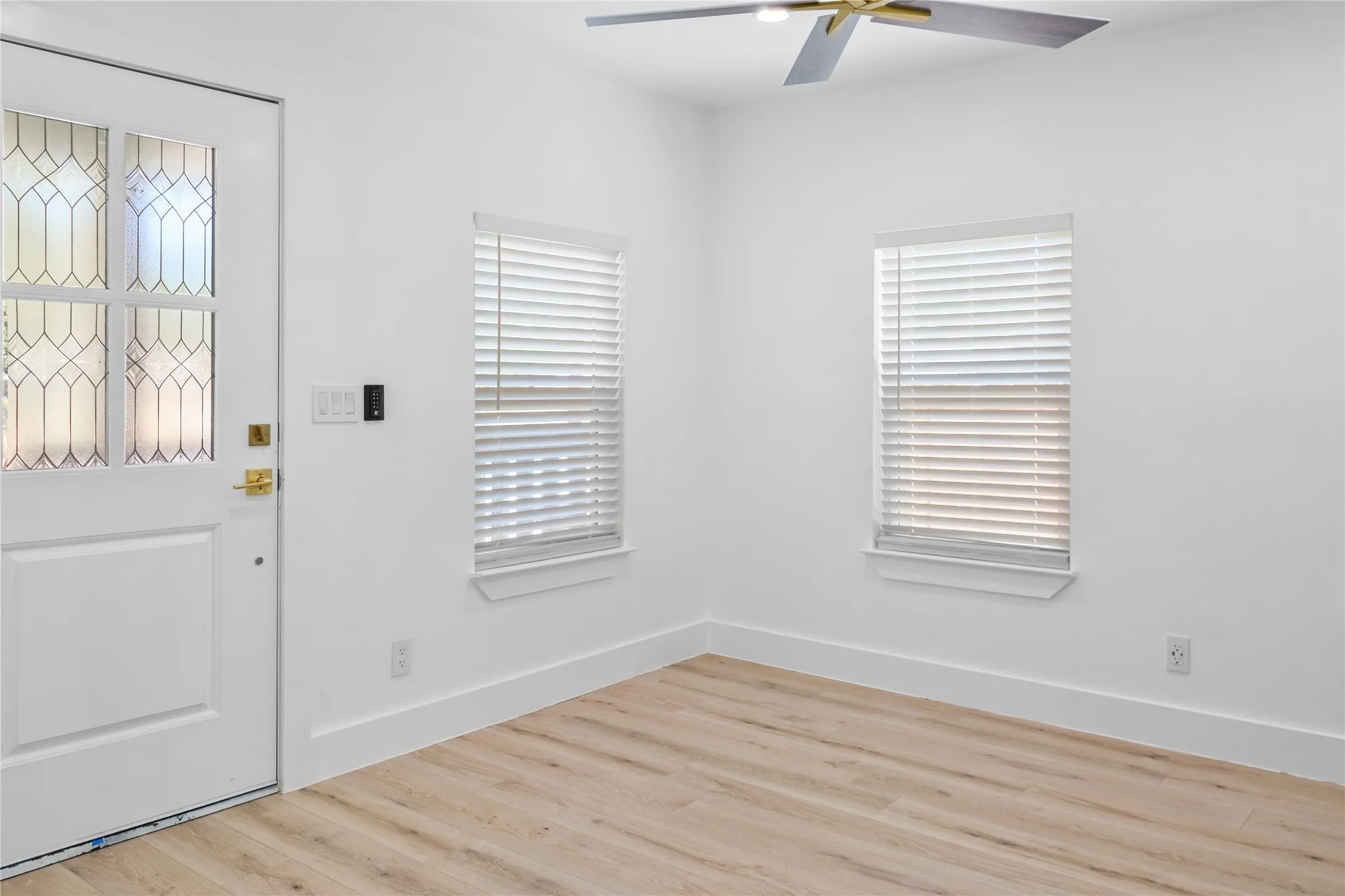 Single Family Residence For Sale in Dallas County , 3818 Penelope Street, Dallas, Texas 75210, 2 Bedroom, 2 Bathroom, Garage spaces, 822 Sqft, built in 1921, mls#21371782, Real Estate Agent in Dallas, Homes For Sale in Dallas county, Homes For Sale in Dallas, Realtor in Dallas Texas, Real Estate Brokerage Independent Realty Texas, Luminita Cordes Realtor