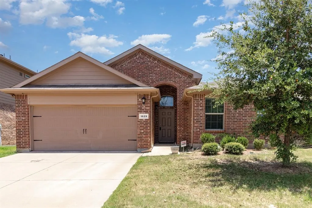 Single Family Residence For Rent in Tarrant County , 1629 Milledge Road, Fort Worth, Texas 76120, 4 Bedroom, 2 Bathroom, 2 Garage spaces, 1,772 Sqft, built in 2017, mls#21376491, Real Estate Agent in Fort Worth, Homes For Rent in Tarrant county, Homes For Rent in Fort Worth, Realtor in Fort Worth Texas, Real Estate Brokerage Independent Realty Texas, Luminita Cordes Realtor