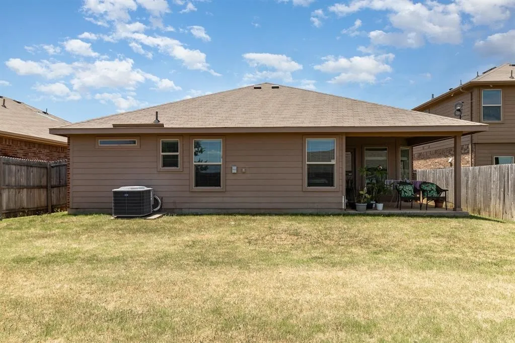 Single Family Residence For Rent in Tarrant County , 1629 Milledge Road, Fort Worth, Texas 76120, 4 Bedroom, 2 Bathroom, 2 Garage spaces, 1,772 Sqft, built in 2017, mls#21376491, Real Estate Agent in Fort Worth, Homes For Rent in Tarrant county, Homes For Rent in Fort Worth, Realtor in Fort Worth Texas, Real Estate Brokerage Independent Realty Texas, Luminita Cordes Realtor
