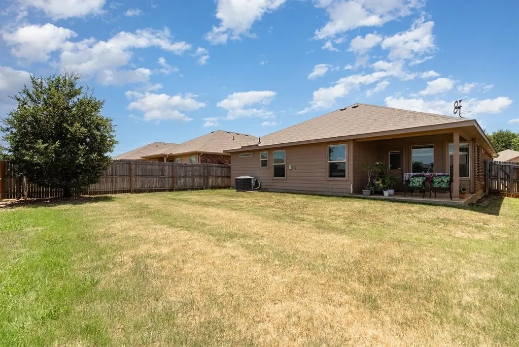 Single Family Residence For Rent in Tarrant County , 1629 Milledge Road, Fort Worth, Texas 76120, 4 Bedroom, 2 Bathroom, 2 Garage spaces, 1,772 Sqft, built in 2017, mls#21376491, Real Estate Agent in Fort Worth, Homes For Rent in Tarrant county, Homes For Rent in Fort Worth, Realtor in Fort Worth Texas, Real Estate Brokerage Independent Realty Texas, Luminita Cordes Realtor