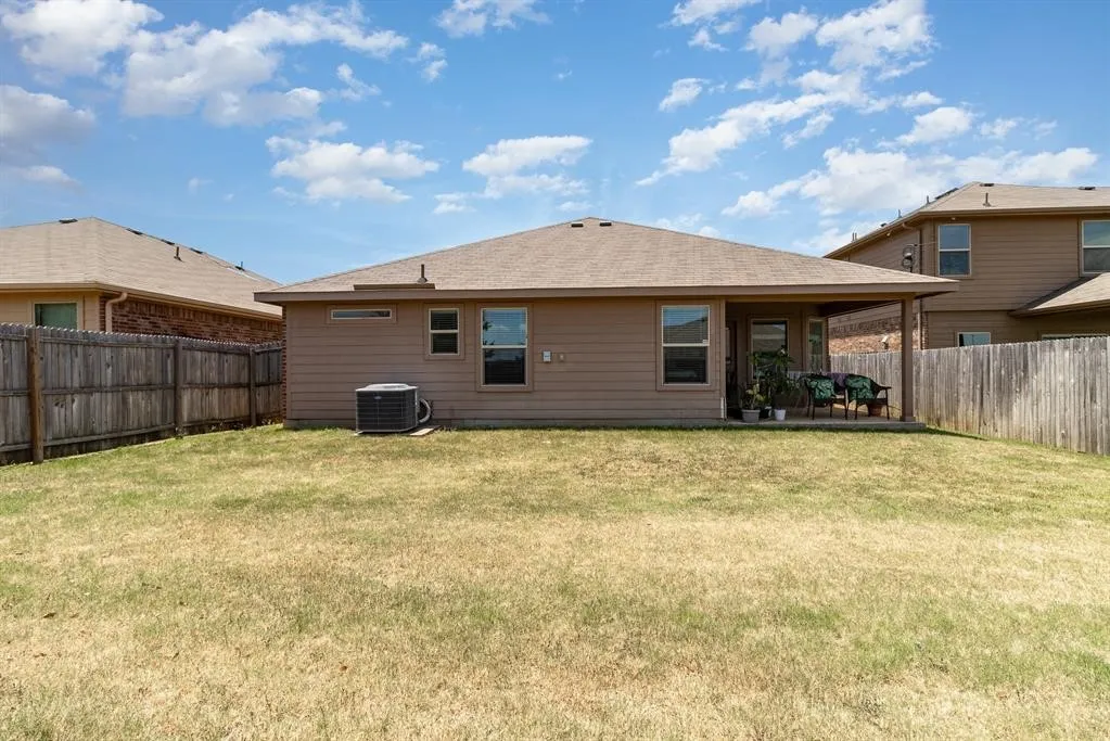 Single Family Residence For Rent in Tarrant County , 1629 Milledge Road, Fort Worth, Texas 76120, 4 Bedroom, 2 Bathroom, 2 Garage spaces, 1,772 Sqft, built in 2017, mls#21376491, Real Estate Agent in Fort Worth, Homes For Rent in Tarrant county, Homes For Rent in Fort Worth, Realtor in Fort Worth Texas, Real Estate Brokerage Independent Realty Texas, Luminita Cordes Realtor