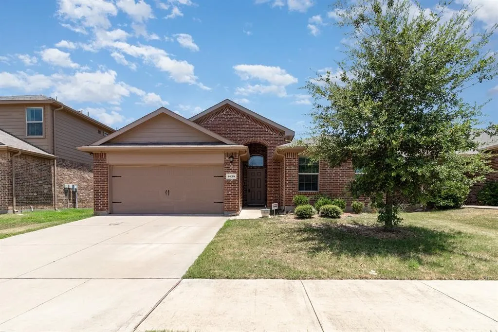 Single Family Residence For Rent in Tarrant County , 1629 Milledge Road, Fort Worth, Texas 76120, 4 Bedroom, 2 Bathroom, 2 Garage spaces, 1,772 Sqft, built in 2017, mls#21376491, Real Estate Agent in Fort Worth, Homes For Rent in Tarrant county, Homes For Rent in Fort Worth, Realtor in Fort Worth Texas, Real Estate Brokerage Independent Realty Texas, Luminita Cordes Realtor