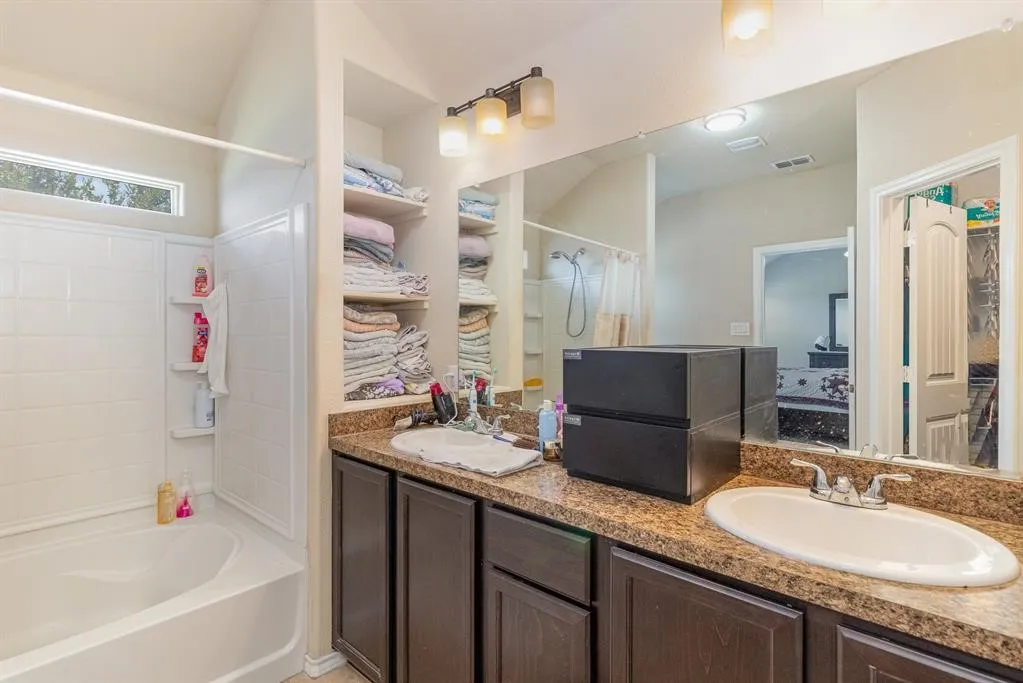 Single Family Residence For Rent in Tarrant County , 1629 Milledge Road, Fort Worth, Texas 76120, 4 Bedroom, 2 Bathroom, 2 Garage spaces, 1,772 Sqft, built in 2017, mls#21376491, Real Estate Agent in Fort Worth, Homes For Rent in Tarrant county, Homes For Rent in Fort Worth, Realtor in Fort Worth Texas, Real Estate Brokerage Independent Realty Texas, Luminita Cordes Realtor