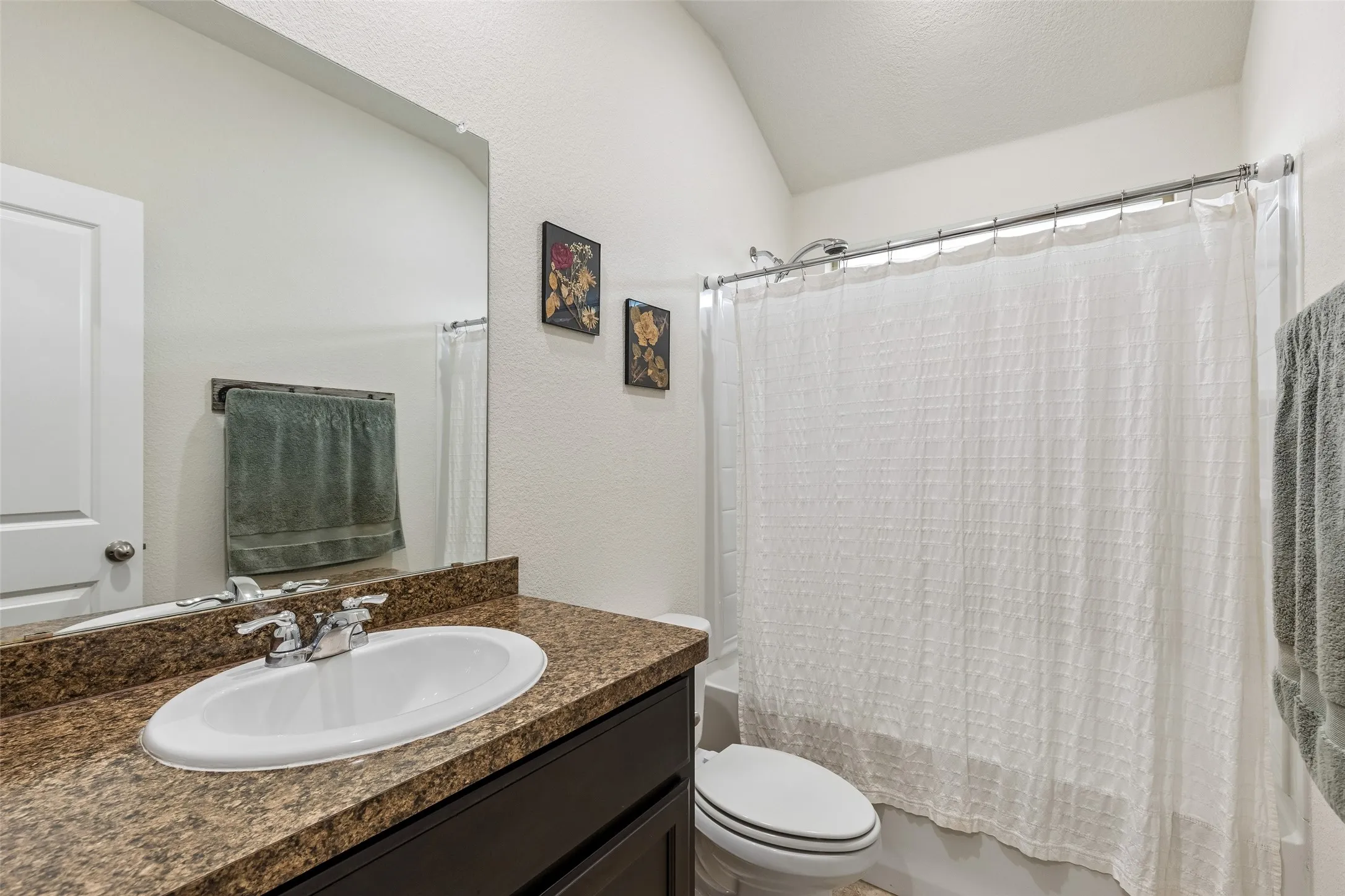 Single Family Residence For Sale in Tarrant County , 9213 Hill Topper Trail, Fort Worth, Texas 76131, 4 Bedroom, 2 Bathroom, 2 Garage spaces, 1,797 Sqft, built in 2019, mls#21373748, Real Estate Agent in Fort Worth, Homes For Sale in Tarrant county, Homes For Sale in Fort Worth, Realtor in Fort Worth Texas, Real Estate Brokerage Independent Realty Texas, Luminita Cordes Realtor