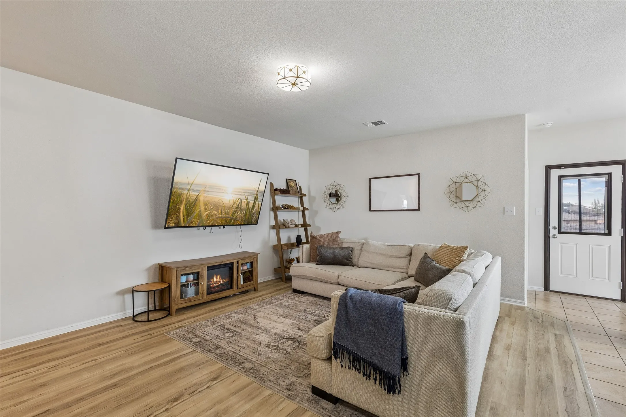 Single Family Residence For Sale in Tarrant County , 9213 Hill Topper Trail, Fort Worth, Texas 76131, 4 Bedroom, 2 Bathroom, 2 Garage spaces, 1,797 Sqft, built in 2019, mls#21373748, Real Estate Agent in Fort Worth, Homes For Sale in Tarrant county, Homes For Sale in Fort Worth, Realtor in Fort Worth Texas, Real Estate Brokerage Independent Realty Texas, Luminita Cordes Realtor