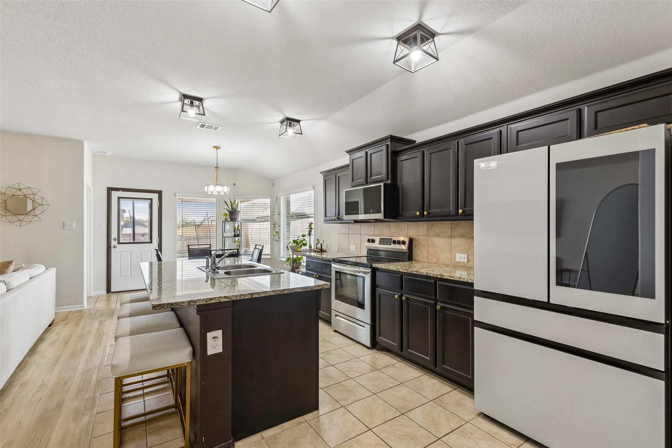 Single Family Residence For Sale in Tarrant County , 9213 Hill Topper Trail, Fort Worth, Texas 76131, 4 Bedroom, 2 Bathroom, 2 Garage spaces, 1,797 Sqft, built in 2019, mls#21373748, Real Estate Agent in Fort Worth, Homes For Sale in Tarrant county, Homes For Sale in Fort Worth, Realtor in Fort Worth Texas, Real Estate Brokerage Independent Realty Texas, Luminita Cordes Realtor