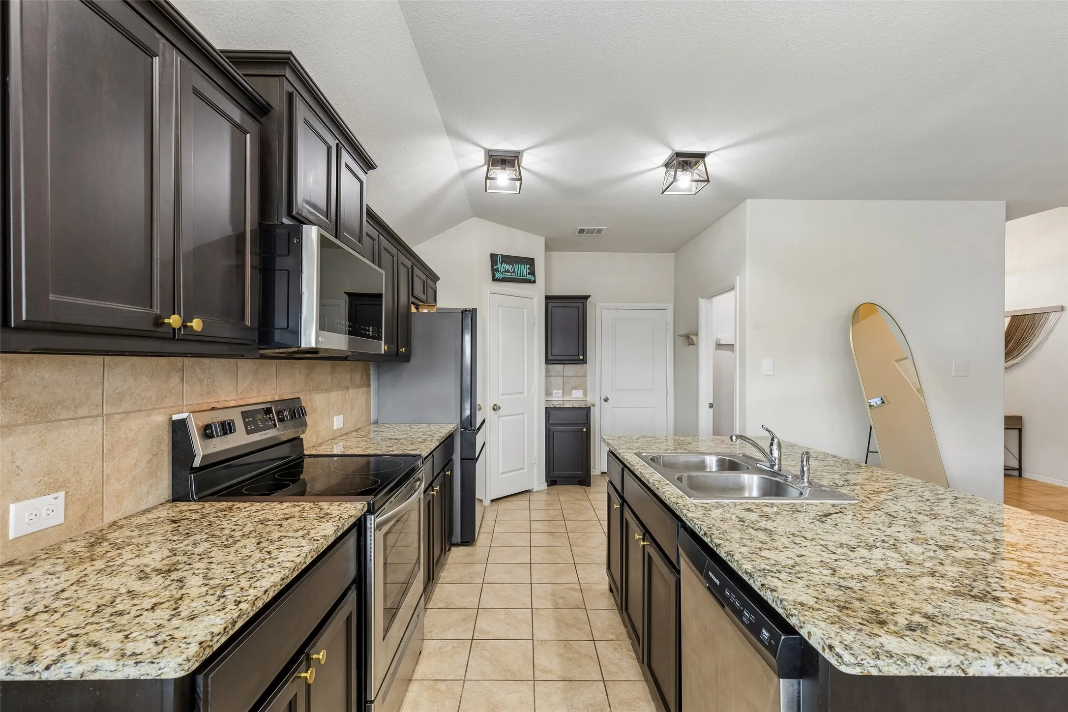 Single Family Residence For Sale in Tarrant County , 9213 Hill Topper Trail, Fort Worth, Texas 76131, 4 Bedroom, 2 Bathroom, 2 Garage spaces, 1,797 Sqft, built in 2019, mls#21373748, Real Estate Agent in Fort Worth, Homes For Sale in Tarrant county, Homes For Sale in Fort Worth, Realtor in Fort Worth Texas, Real Estate Brokerage Independent Realty Texas, Luminita Cordes Realtor