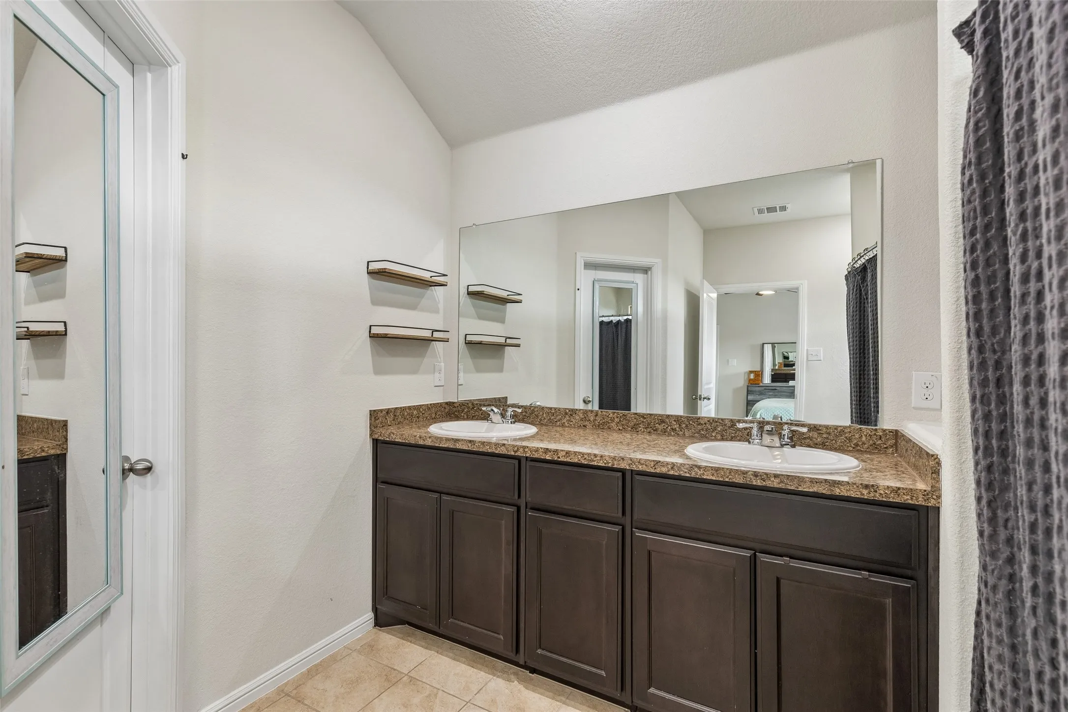 Single Family Residence For Sale in Tarrant County , 9213 Hill Topper Trail, Fort Worth, Texas 76131, 4 Bedroom, 2 Bathroom, 2 Garage spaces, 1,797 Sqft, built in 2019, mls#21373748, Real Estate Agent in Fort Worth, Homes For Sale in Tarrant county, Homes For Sale in Fort Worth, Realtor in Fort Worth Texas, Real Estate Brokerage Independent Realty Texas, Luminita Cordes Realtor