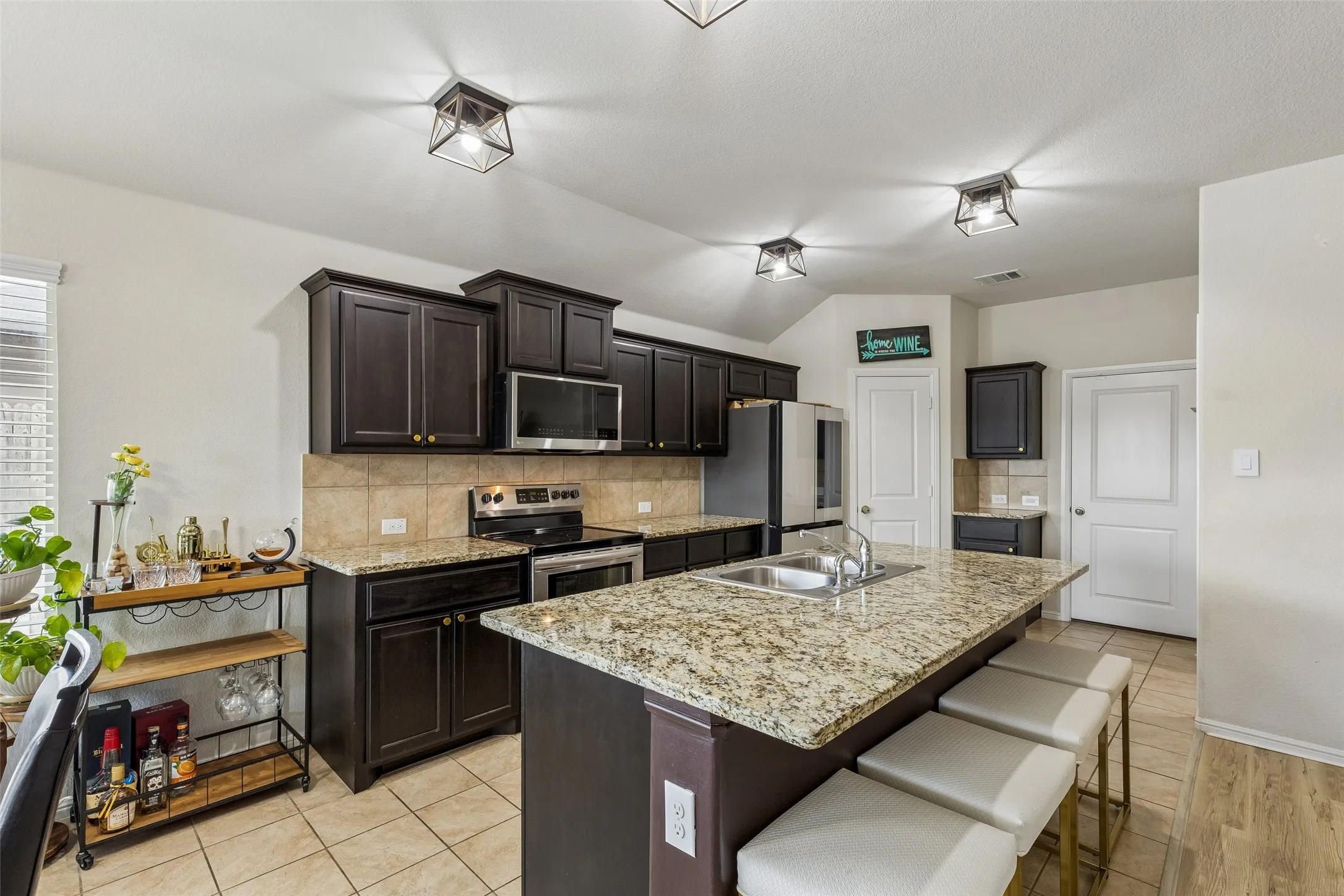 Single Family Residence For Sale in Tarrant County , 9213 Hill Topper Trail, Fort Worth, Texas 76131, 4 Bedroom, 2 Bathroom, 2 Garage spaces, 1,797 Sqft, built in 2019, mls#21373748, Real Estate Agent in Fort Worth, Homes For Sale in Tarrant county, Homes For Sale in Fort Worth, Realtor in Fort Worth Texas, Real Estate Brokerage Independent Realty Texas, Luminita Cordes Realtor