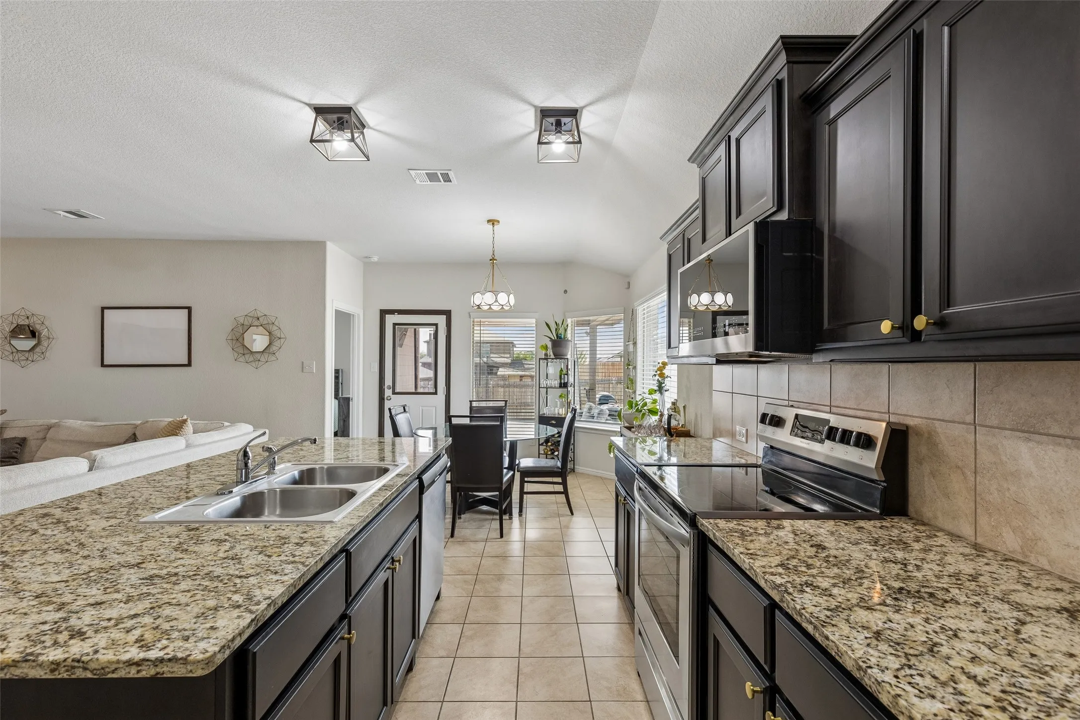 Single Family Residence For Sale in Tarrant County , 9213 Hill Topper Trail, Fort Worth, Texas 76131, 4 Bedroom, 2 Bathroom, 2 Garage spaces, 1,797 Sqft, built in 2019, mls#21373748, Real Estate Agent in Fort Worth, Homes For Sale in Tarrant county, Homes For Sale in Fort Worth, Realtor in Fort Worth Texas, Real Estate Brokerage Independent Realty Texas, Luminita Cordes Realtor