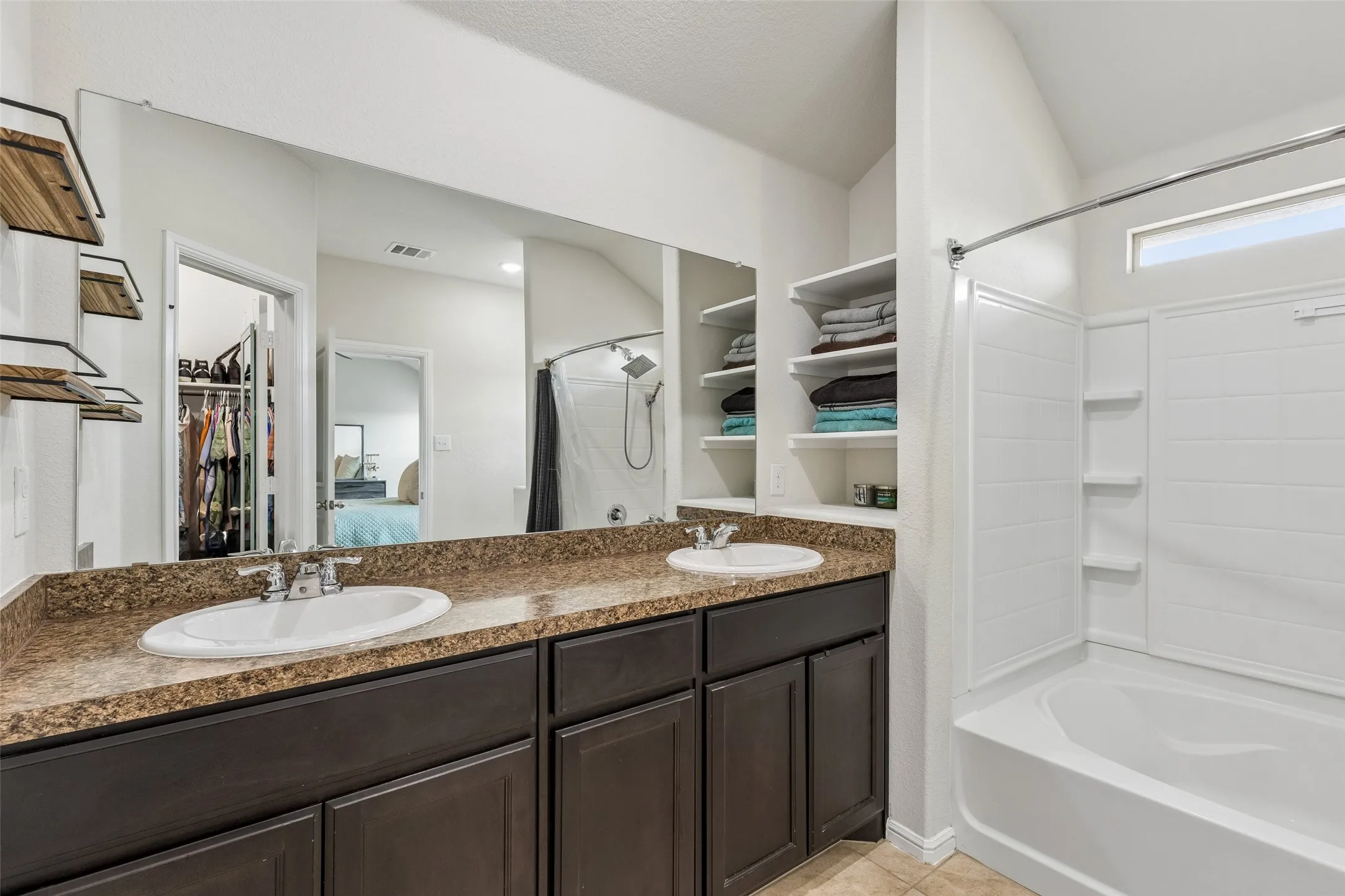 Single Family Residence For Sale in Tarrant County , 9213 Hill Topper Trail, Fort Worth, Texas 76131, 4 Bedroom, 2 Bathroom, 2 Garage spaces, 1,797 Sqft, built in 2019, mls#21373748, Real Estate Agent in Fort Worth, Homes For Sale in Tarrant county, Homes For Sale in Fort Worth, Realtor in Fort Worth Texas, Real Estate Brokerage Independent Realty Texas, Luminita Cordes Realtor