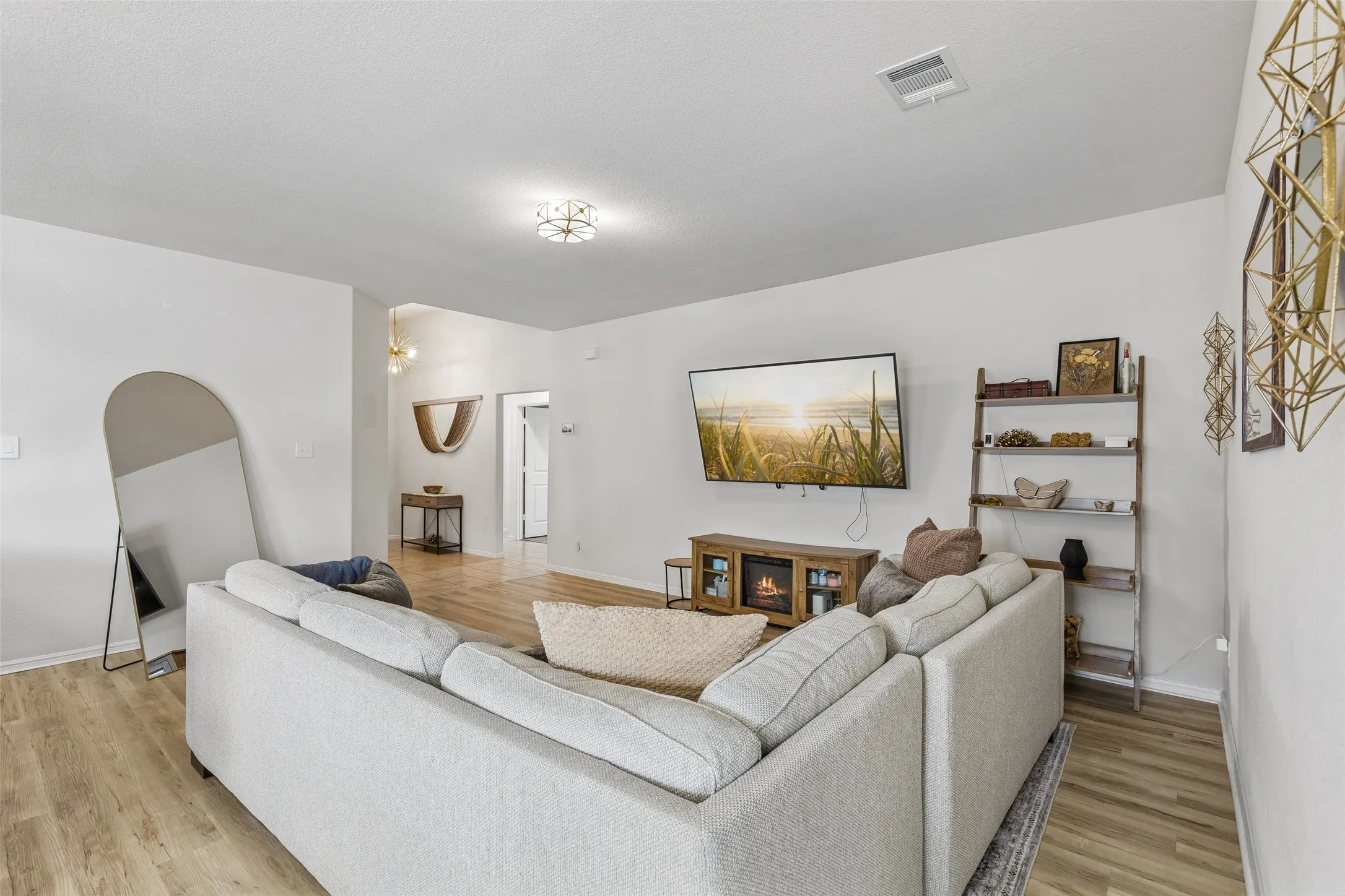 Single Family Residence For Sale in Tarrant County , 9213 Hill Topper Trail, Fort Worth, Texas 76131, 4 Bedroom, 2 Bathroom, 2 Garage spaces, 1,797 Sqft, built in 2019, mls#21373748, Real Estate Agent in Fort Worth, Homes For Sale in Tarrant county, Homes For Sale in Fort Worth, Realtor in Fort Worth Texas, Real Estate Brokerage Independent Realty Texas, Luminita Cordes Realtor